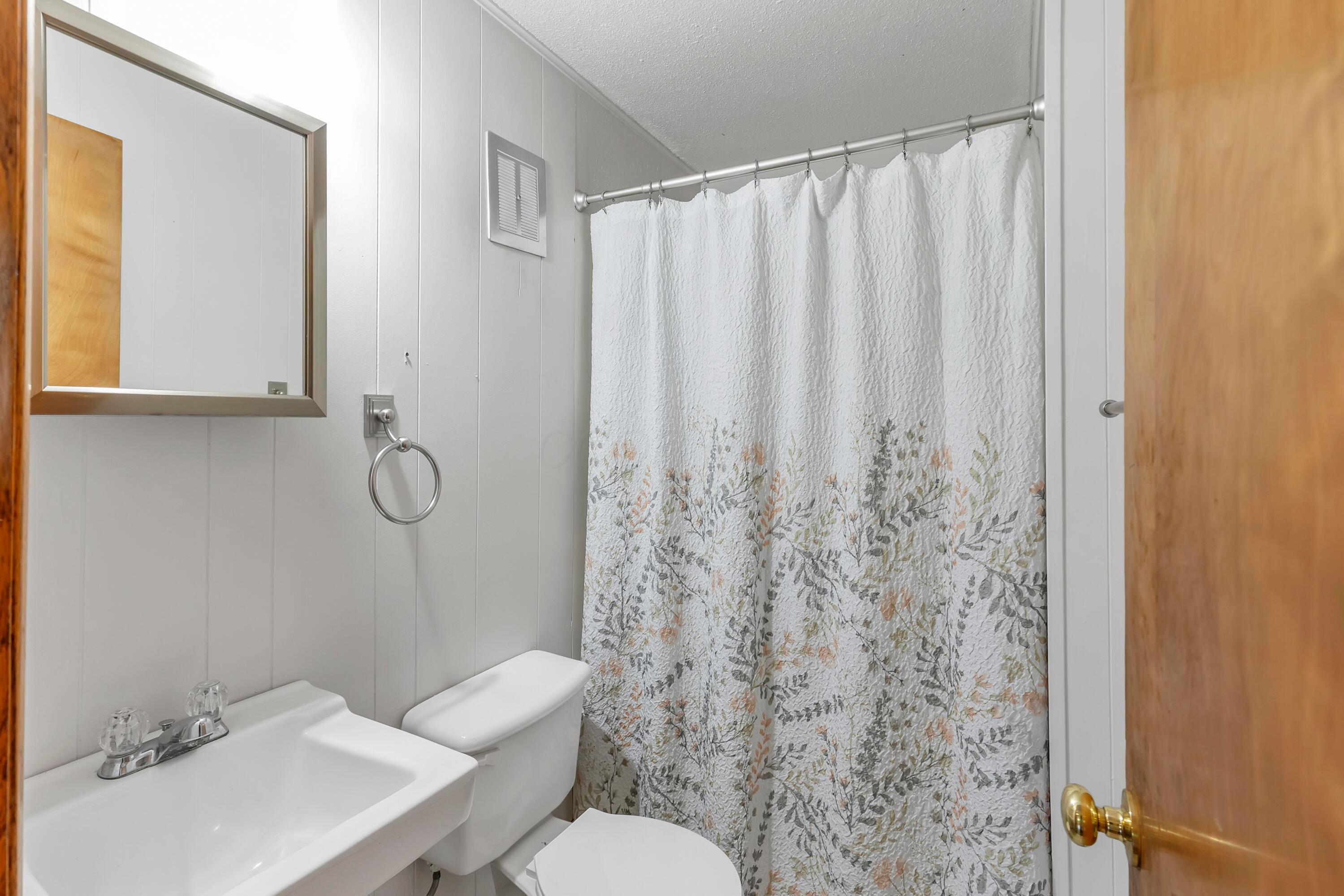 281 Middle Ground Road Southwest Pataskala, OH 43062 - Photo 31 of 52 Bathroom