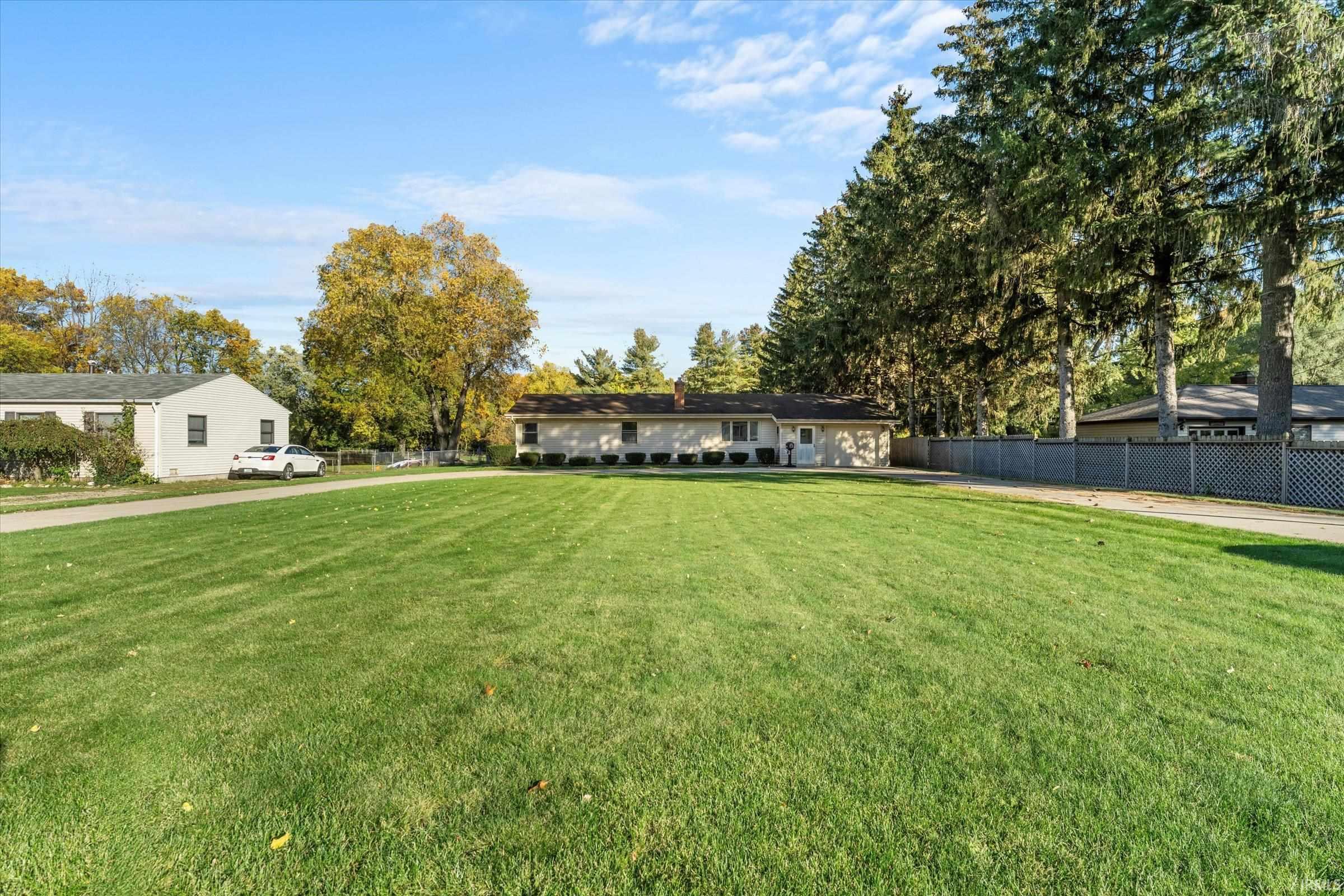 55122 Sundown Road South Bend, IN 46628 - Photo 3 of 34