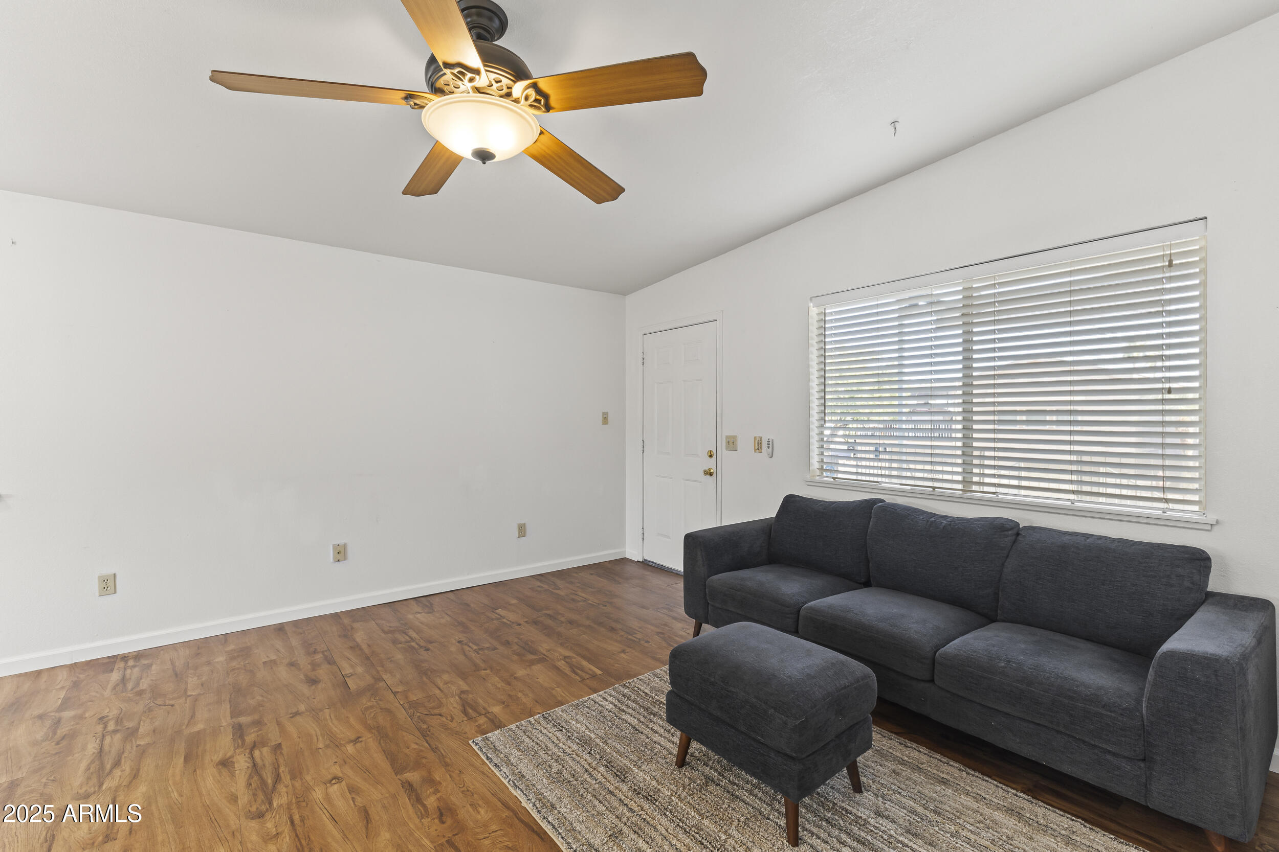 17200 West Bell Road, Unit 771 Surprise, AZ 85374 - Photo 16 of 37 a living room with furniture and a window