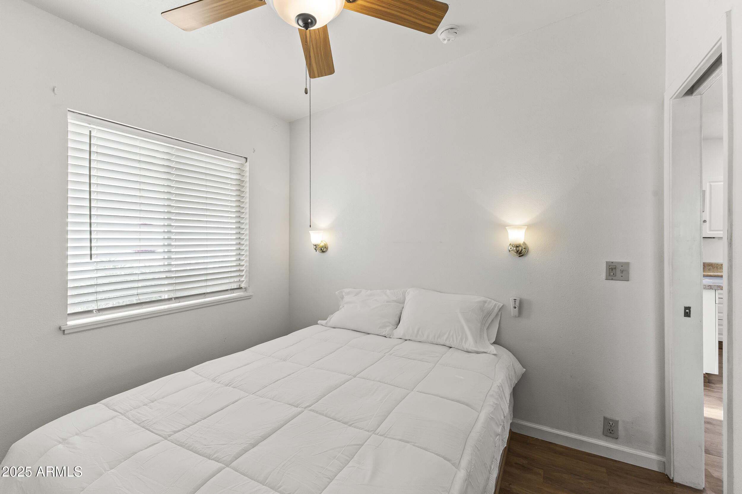 17200 West Bell Road, Unit 771 Surprise, AZ 85374 - Photo 26 of 37 a bedroom with a bed and a window