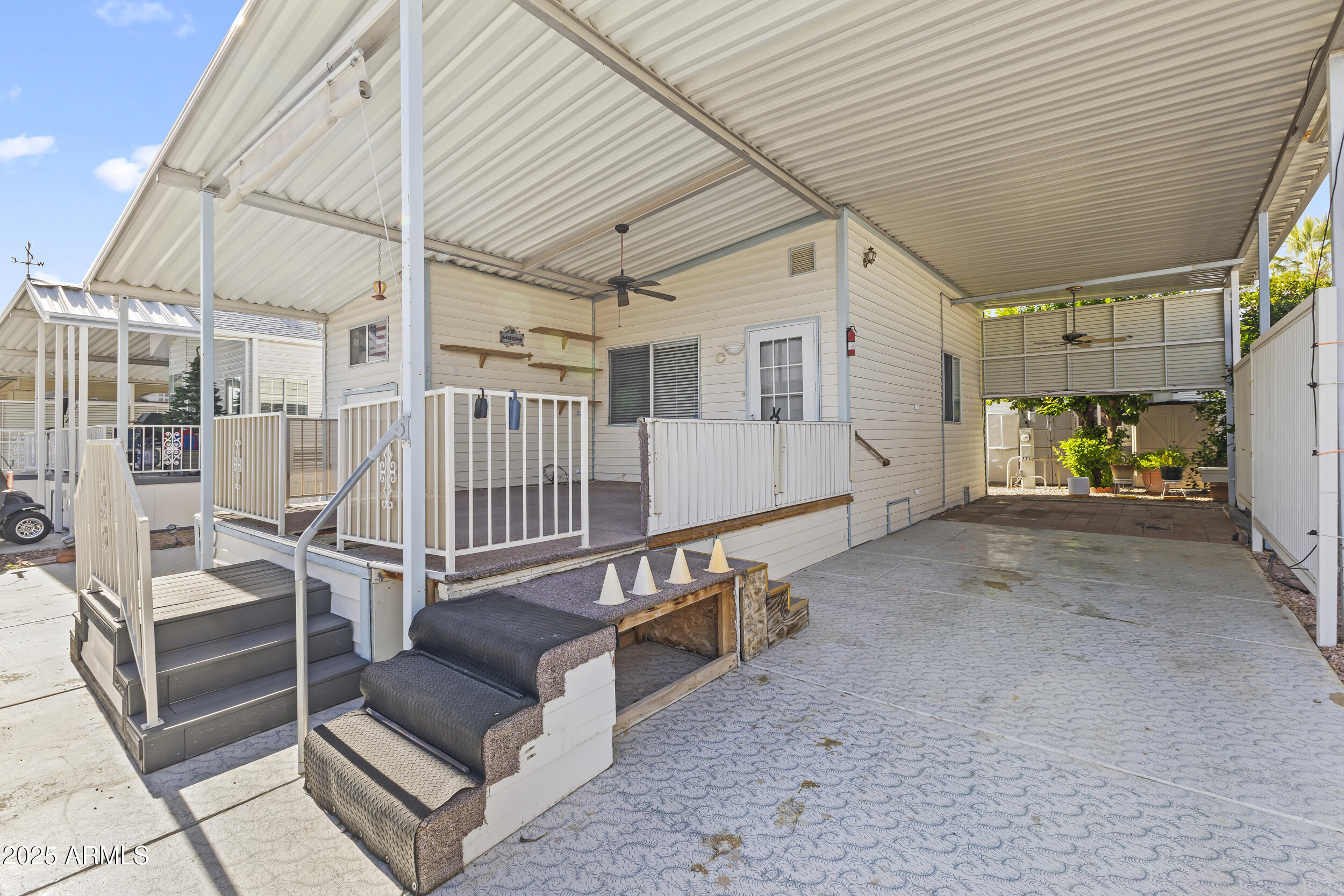 17200 West Bell Road, Unit 771 Surprise, AZ 85374 - Photo 6 of 37 a view of a patio with table and chairs