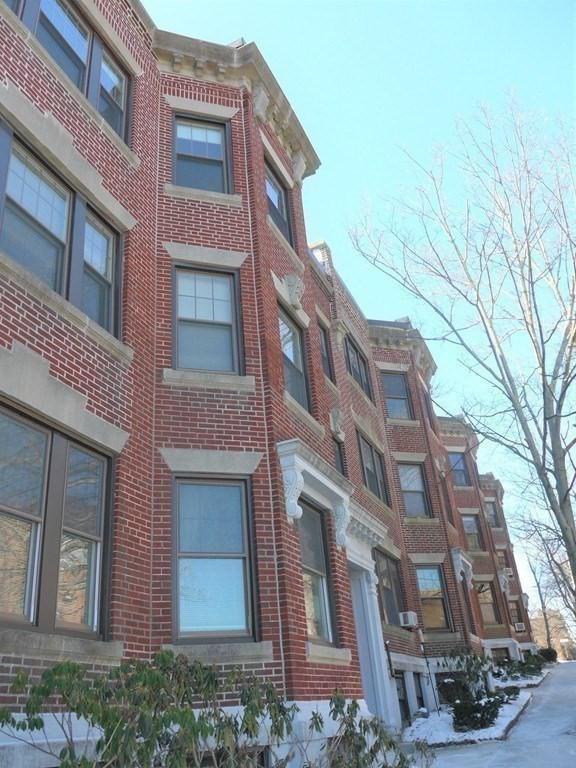 25 Stearns Road, Unit 4 Brookline, MA 02446 - Photo 16 of 24