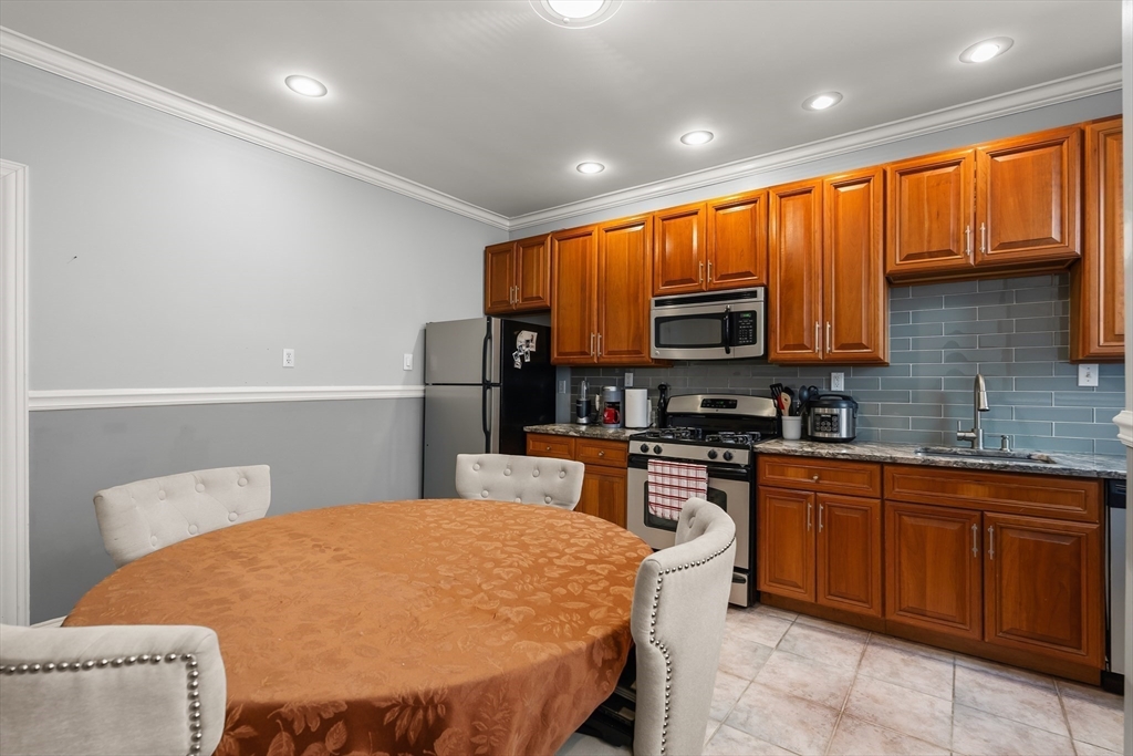 25 Stearns Road, Unit 4 Brookline, MA 02446 - Photo 18 of 24