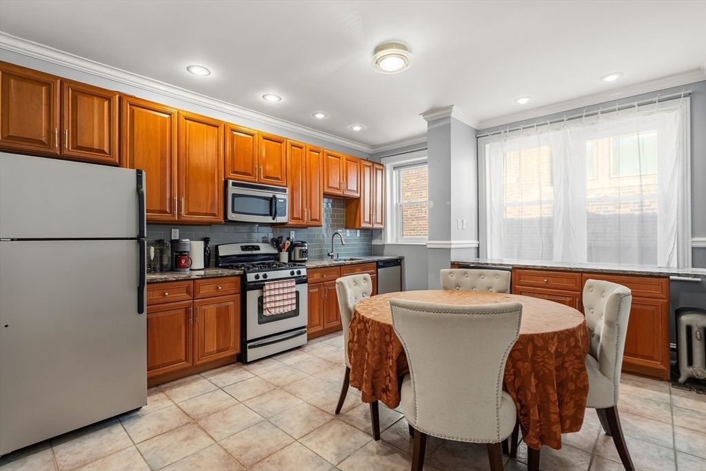 25 Stearns Road, Unit 4 Brookline, MA 02446 - Photo 5 of 24