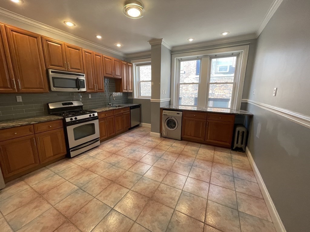 25 Stearns Road, Unit 4 Brookline, MA 02446 - Photo 6 of 24