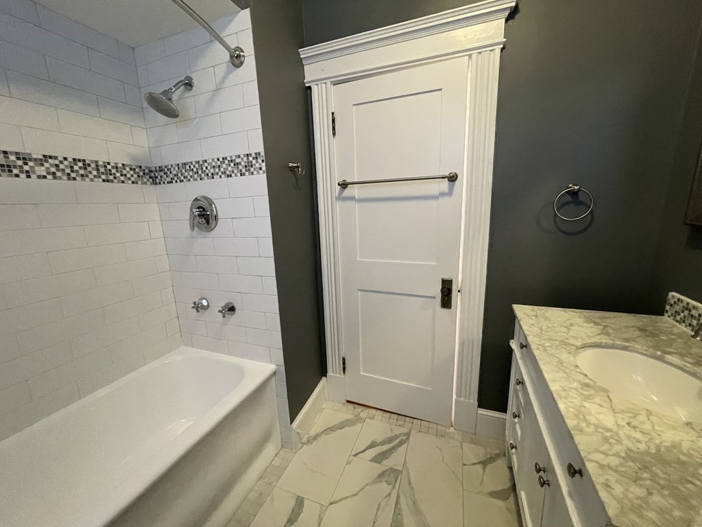 25 Stearns Road, Unit 4 Brookline, MA 02446 - Photo 7 of 24