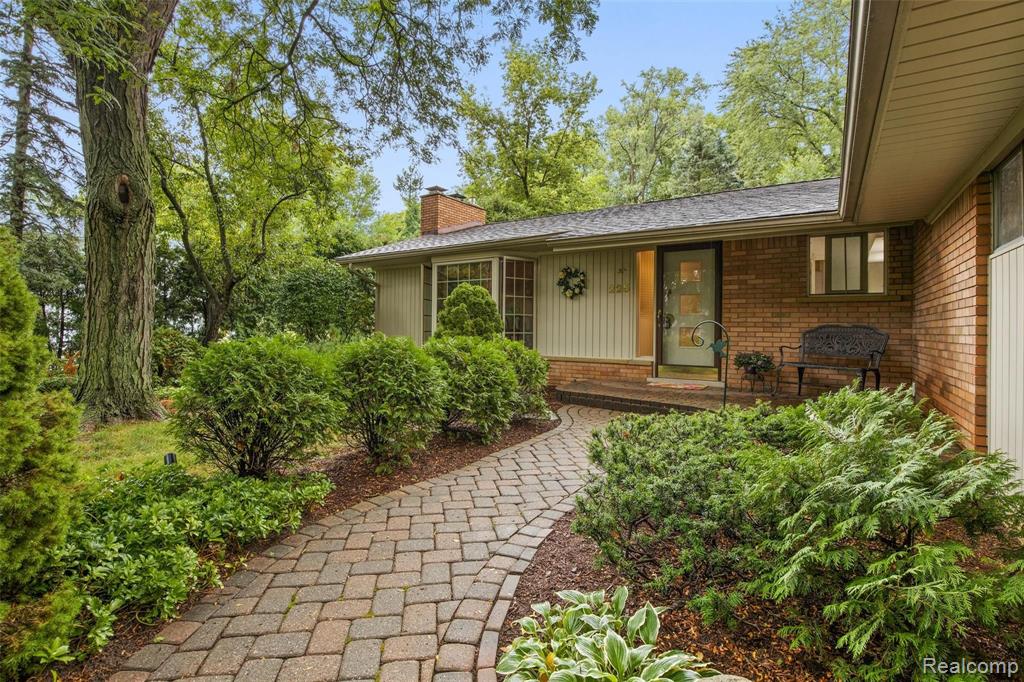 225 Orchardale Drive Rochester Hills, MI 48309 - Photo 11 of 34