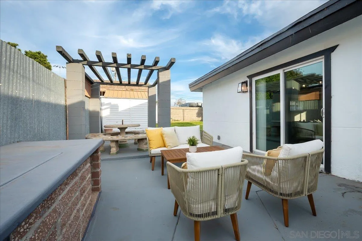 941 8th Street Imperial Beach, CA 91932 - Photo 18 of 22 a outdoor dining space with furniture and window