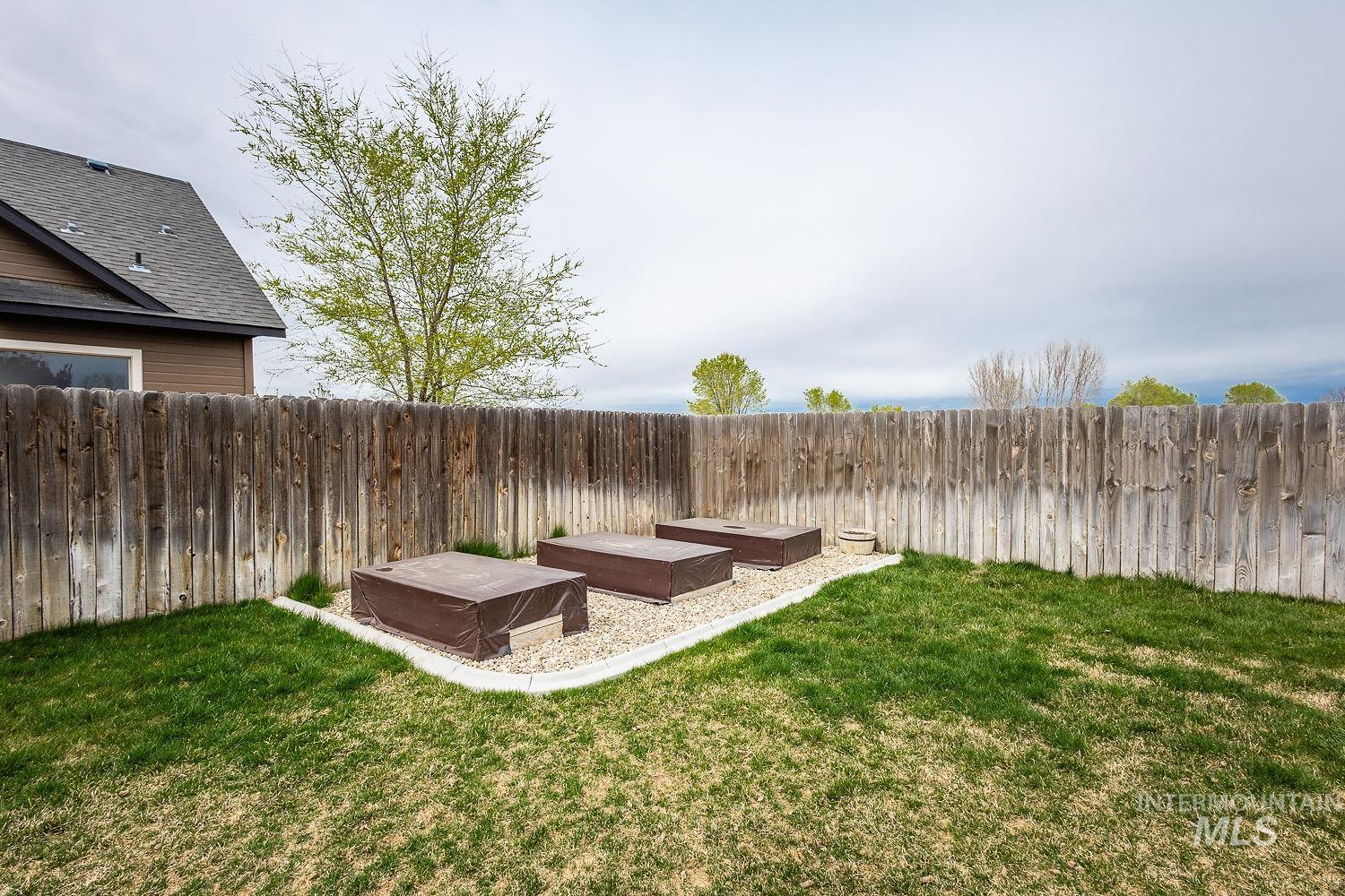 2515 Fallcrest Street Caldwell, ID 83607 - Photo 46 of 48 Fenced backyard featuring a garden
