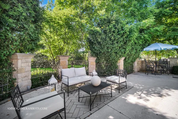 $3,100,000 | 8 Brooke Lane, South Barrington, IL 60010