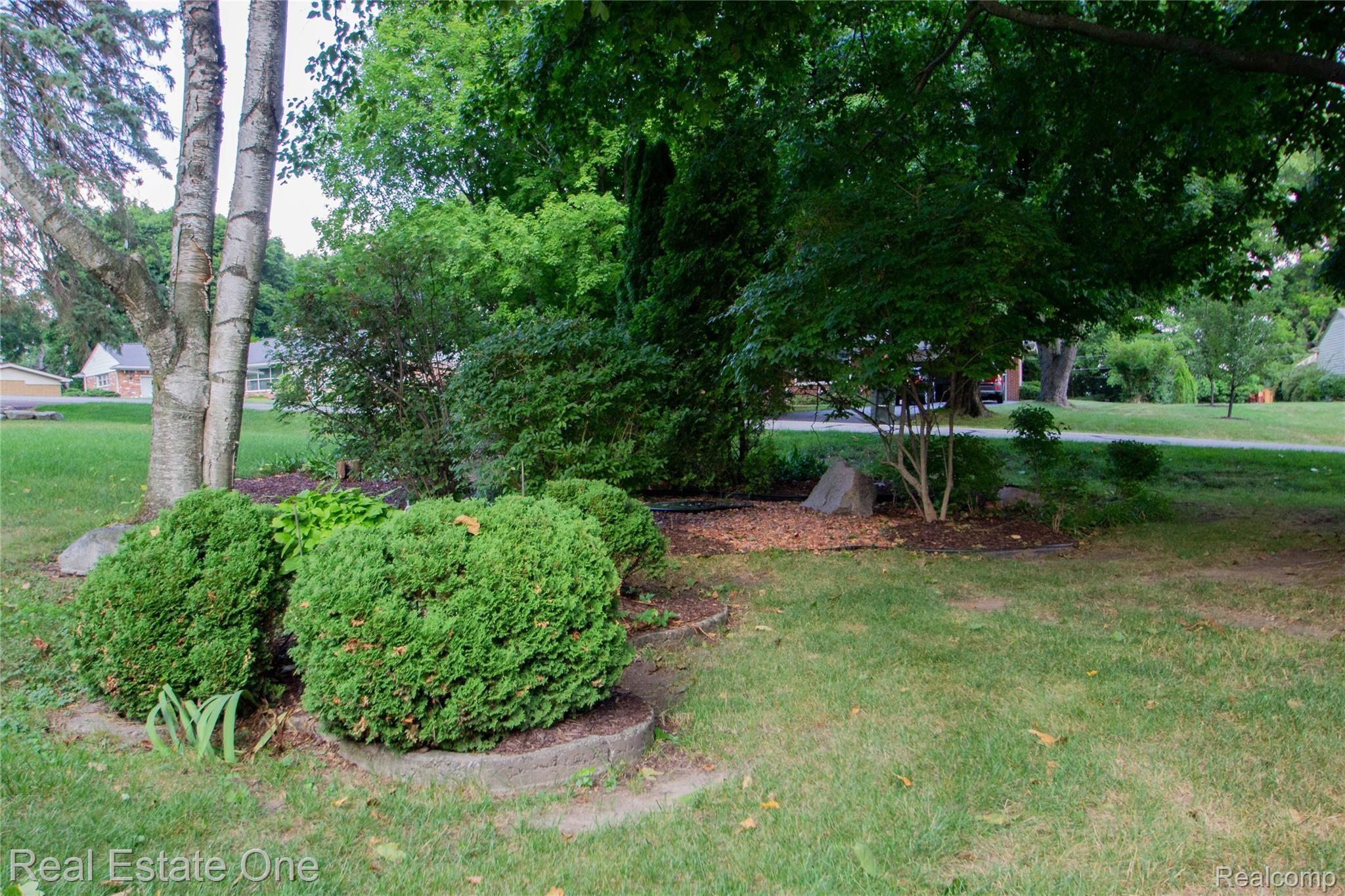 1430 Gracedale Drive Rochester, MI 48309 - Photo 11 of 31 exterior-kathleen-house-17.jpg