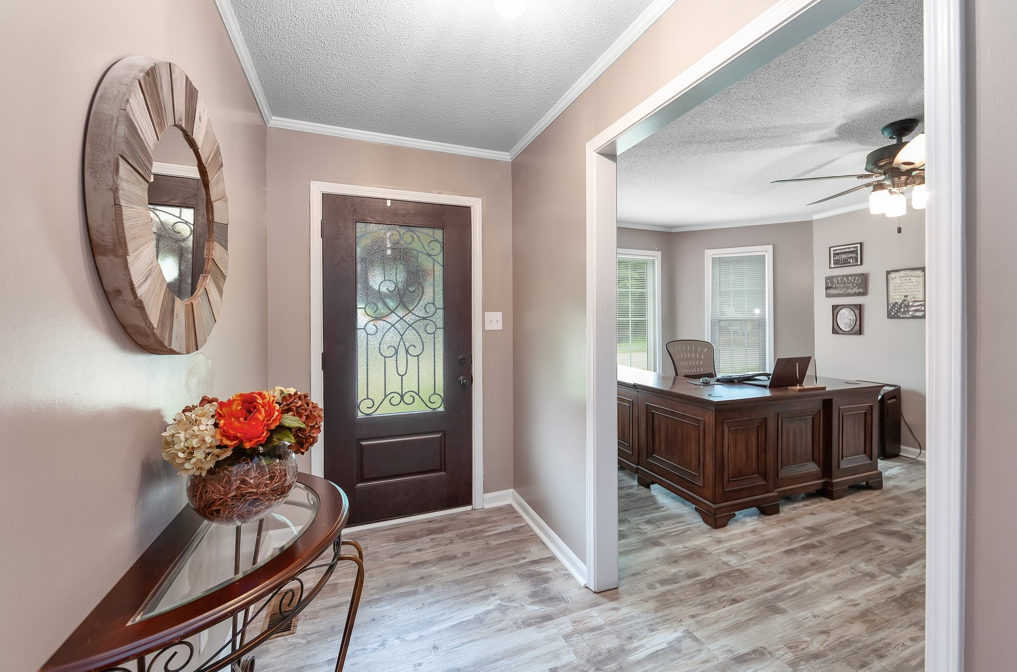 62 Ridgeoak Place Jackson, TN 38305 - Photo 5 of 32 a living room with furniture and a mirror