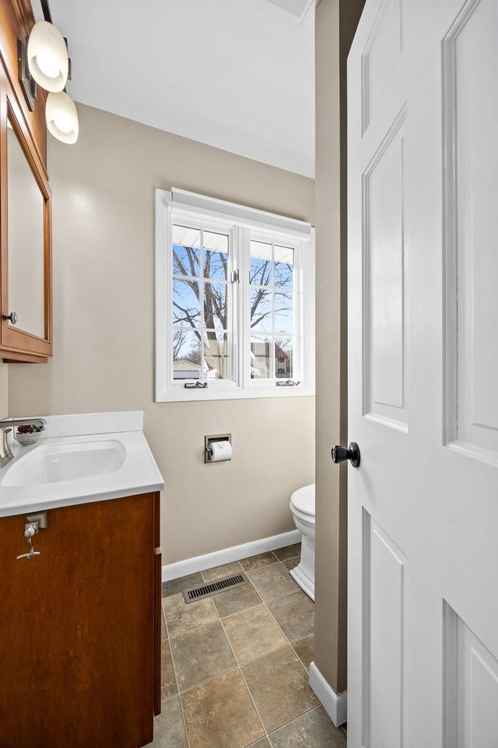 3560 Bass Court Morris, IL 60450 - Photo 24 of 34 a bathroom with a sink a toilet and a window