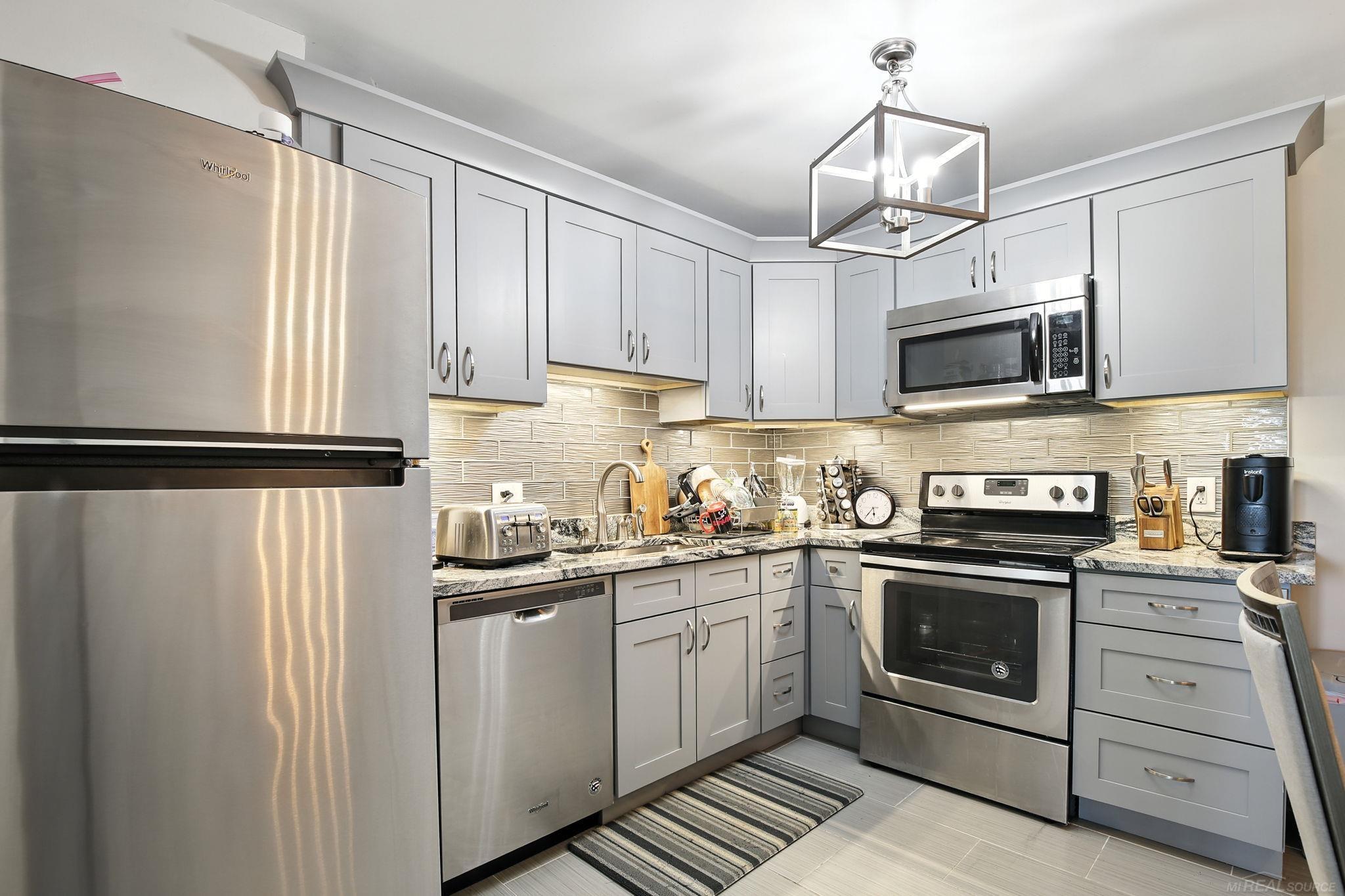 29313 Hayes Road, Unit 39 Warren, MI 48088 - Photo 9 of 25