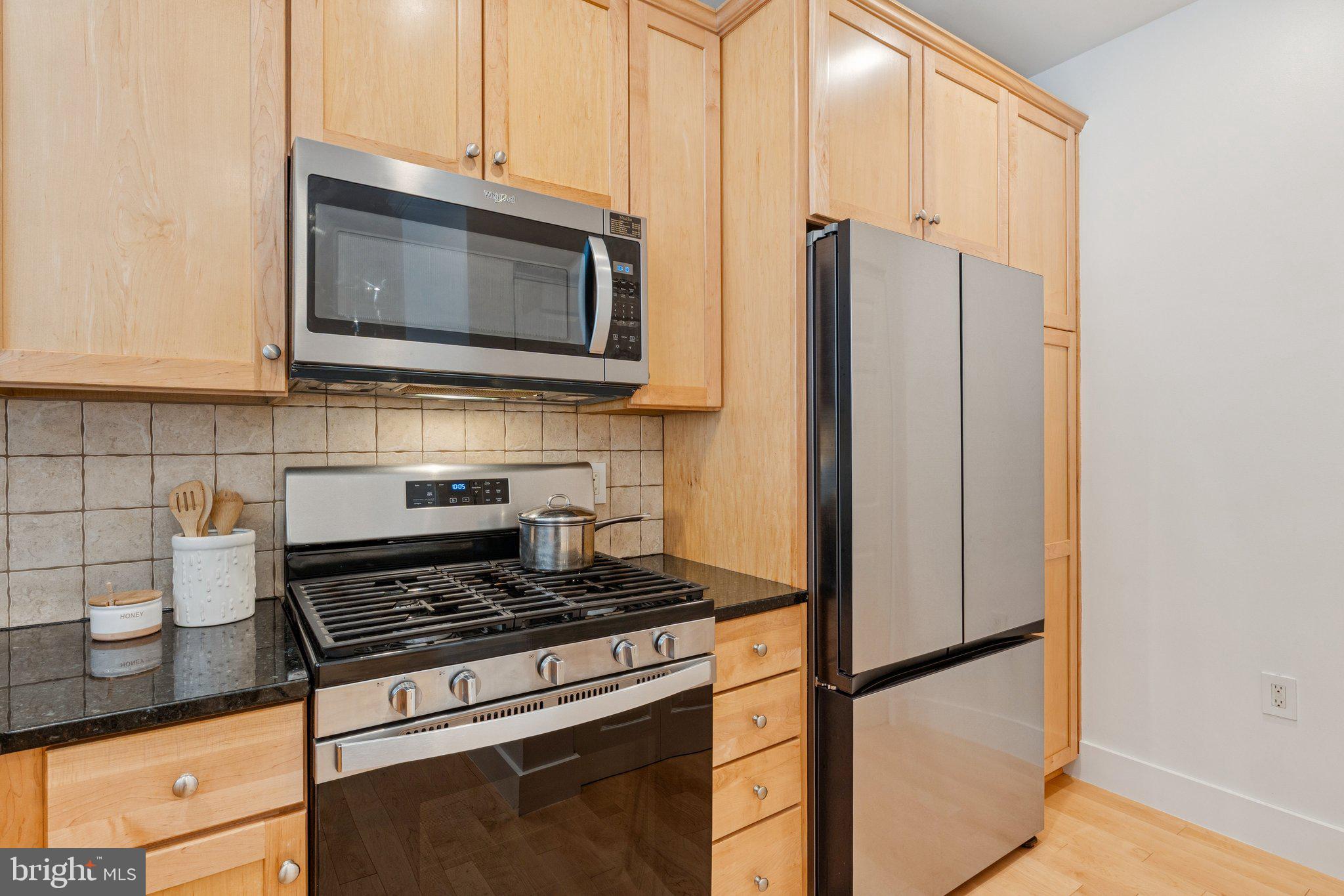 11800 Old Georgetown Road, Unit 1120 North Bethesda, MD 20852 - Photo 9 of 36 a kitchen with a refrigerator stove and microwave