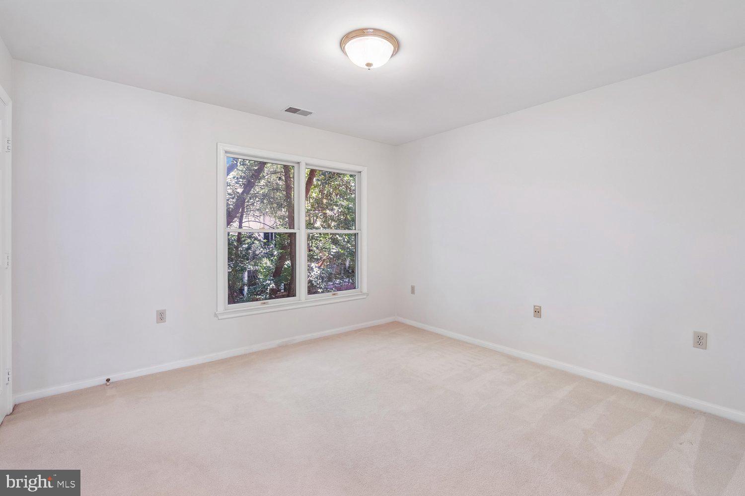 5105 Warren Place Northwest Washington, DC 20016 - Photo 25 of 39 Bedroom