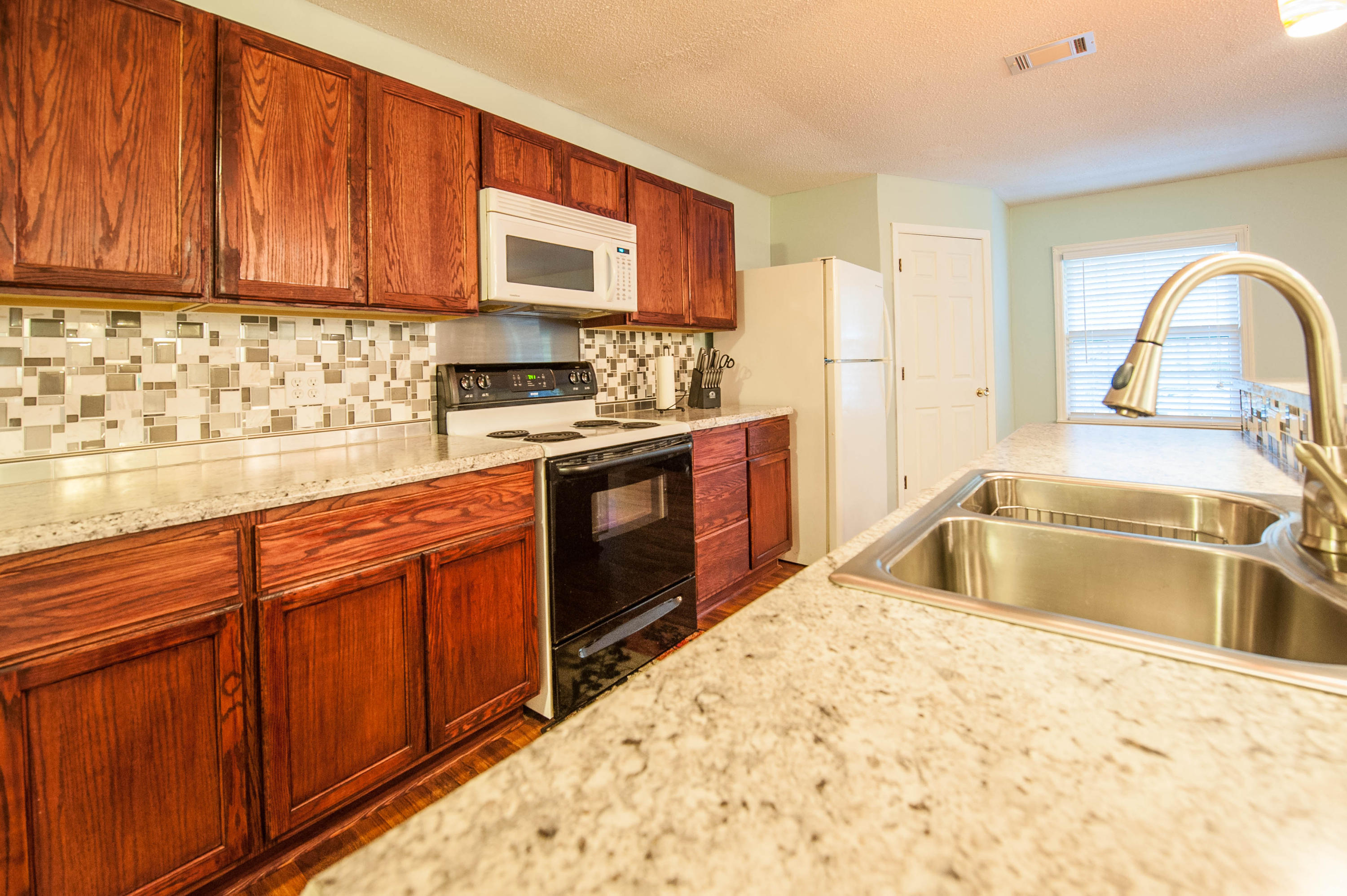 311 Heber Road Summerville, SC 29485 - Photo 4 of 13 311 Heber Kitchen