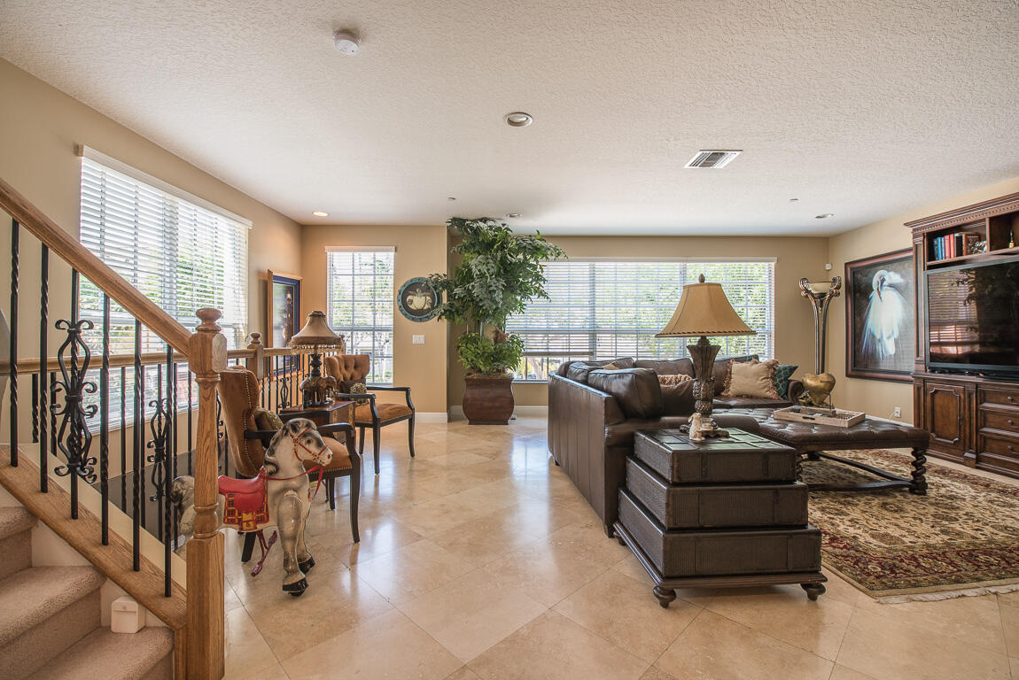 624 Northeast Francesca Lane Boca Raton, FL 33487 - Photo 14 of 64 624 NE Francesca Lane-39