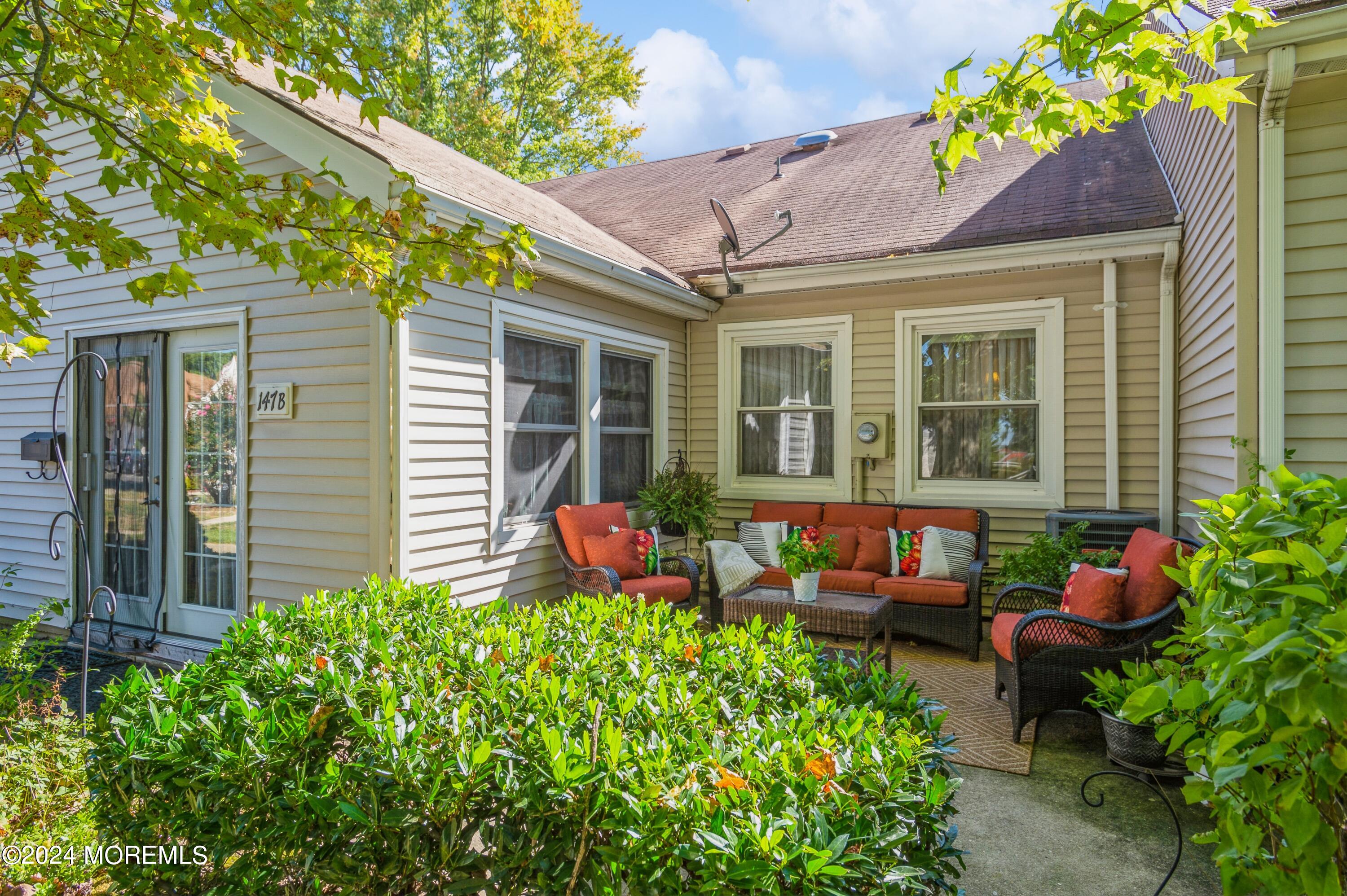 147 B Cours De Pasteur, Unit 1000 Freehold, NJ 07728 - Photo 22 of 28 a backyard of a house with outdoor seating