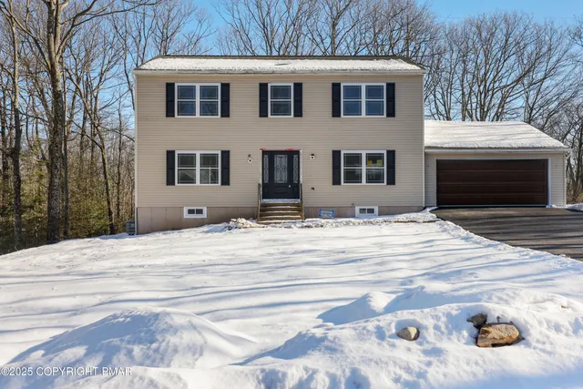 $485,000 | 14 Stonegate Court, Mount Pocono, PA 18344