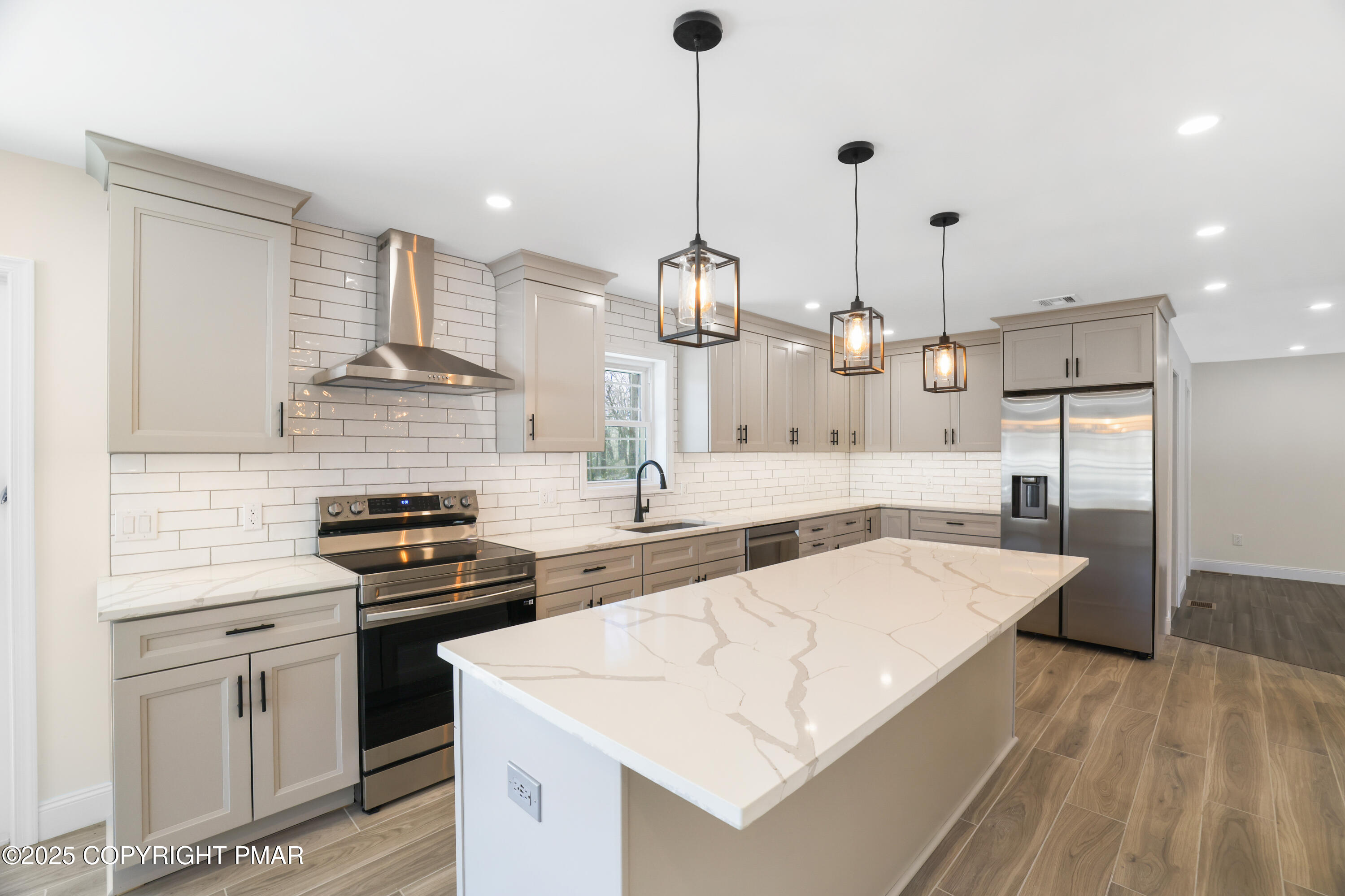 14 Stonegate Court Mount Pocono, PA 18344 - Photo 12 of 71 kitchen