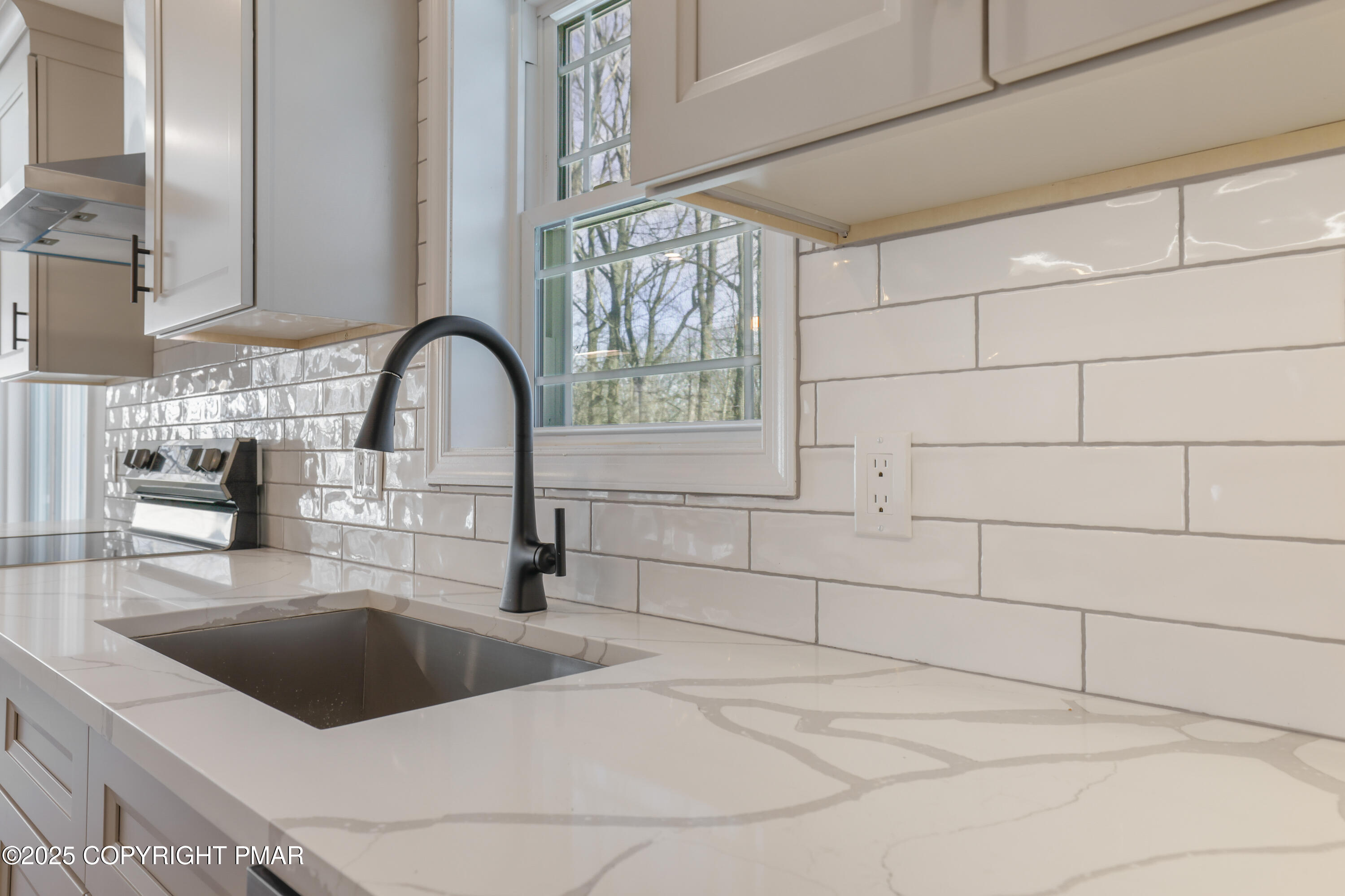 14 Stonegate Court Mount Pocono, PA 18344 - Photo 15 of 71 kitchen