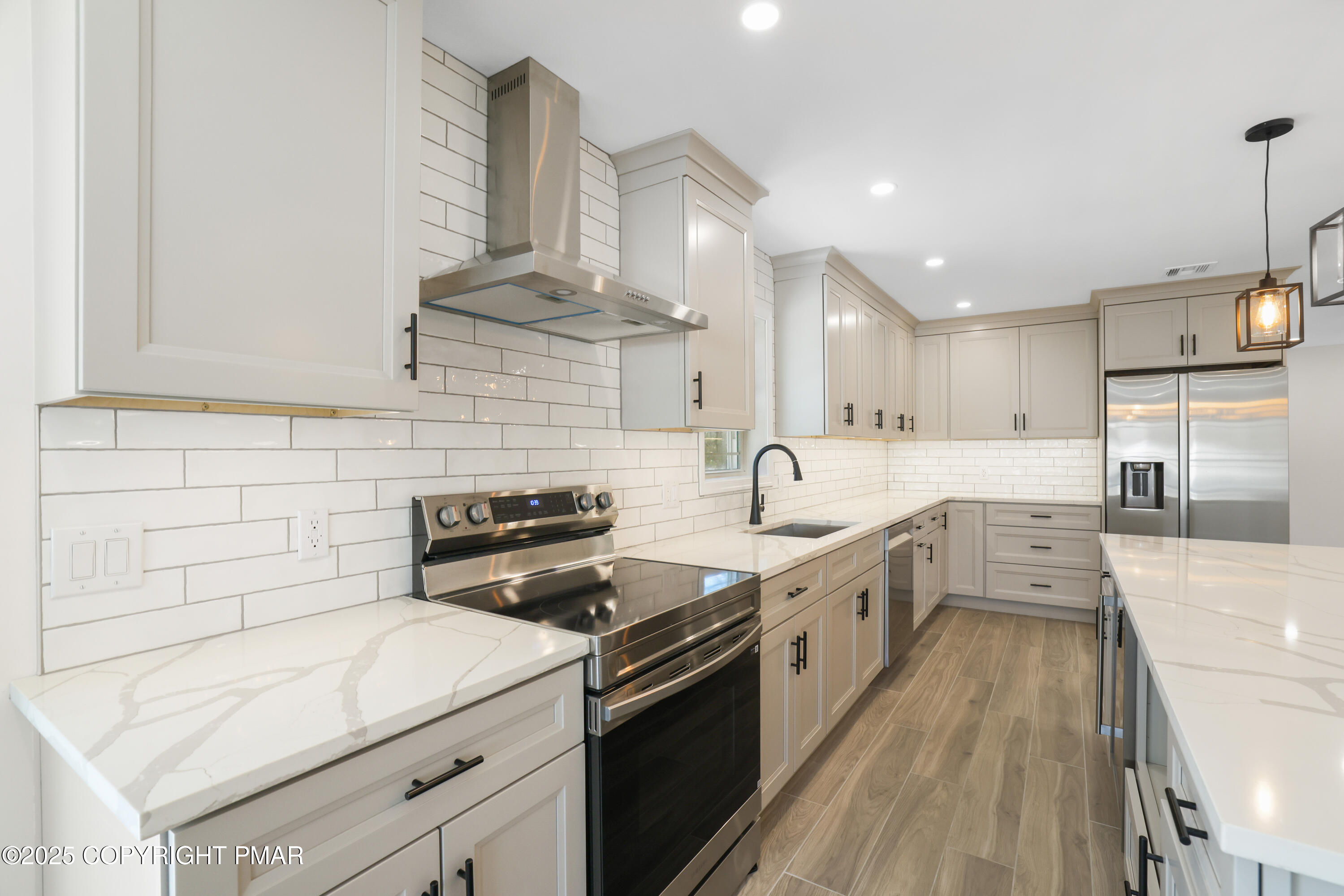 14 Stonegate Court Mount Pocono, PA 18344 - Photo 16 of 71 kitchen