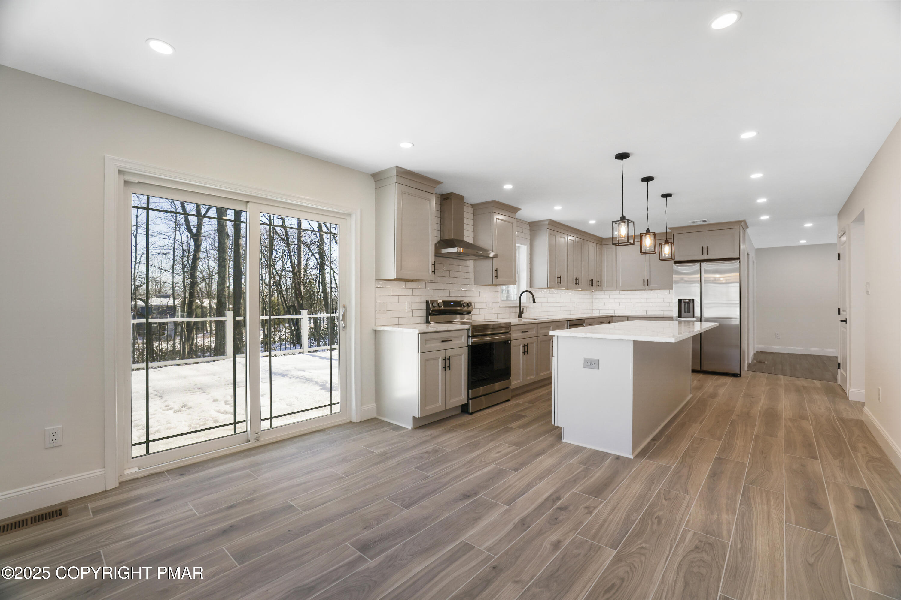 14 Stonegate Court Mount Pocono, PA 18344 - Photo 19 of 71 eating area