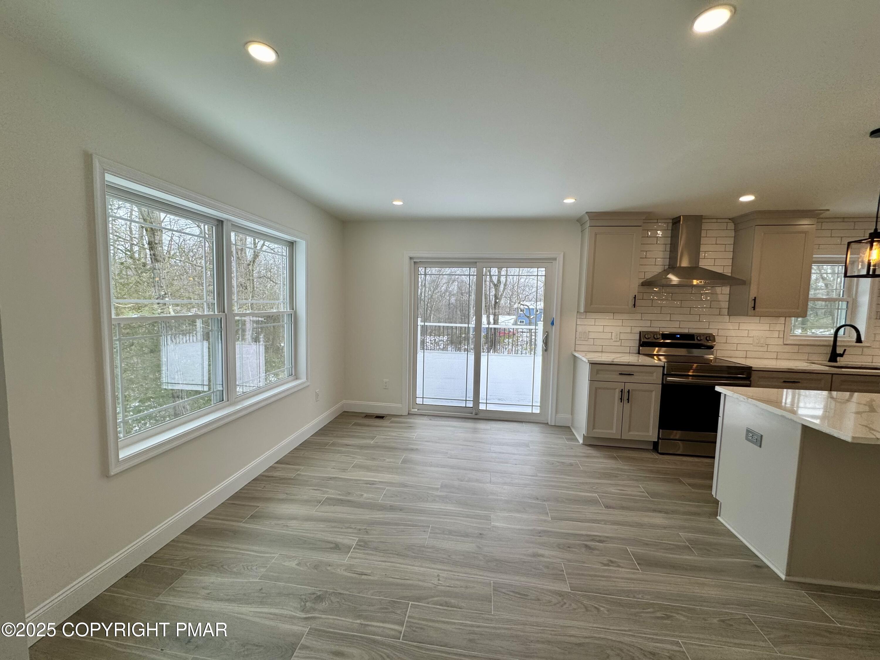 14 Stonegate Court Mount Pocono, PA 18344 - Photo 20 of 71 eating area