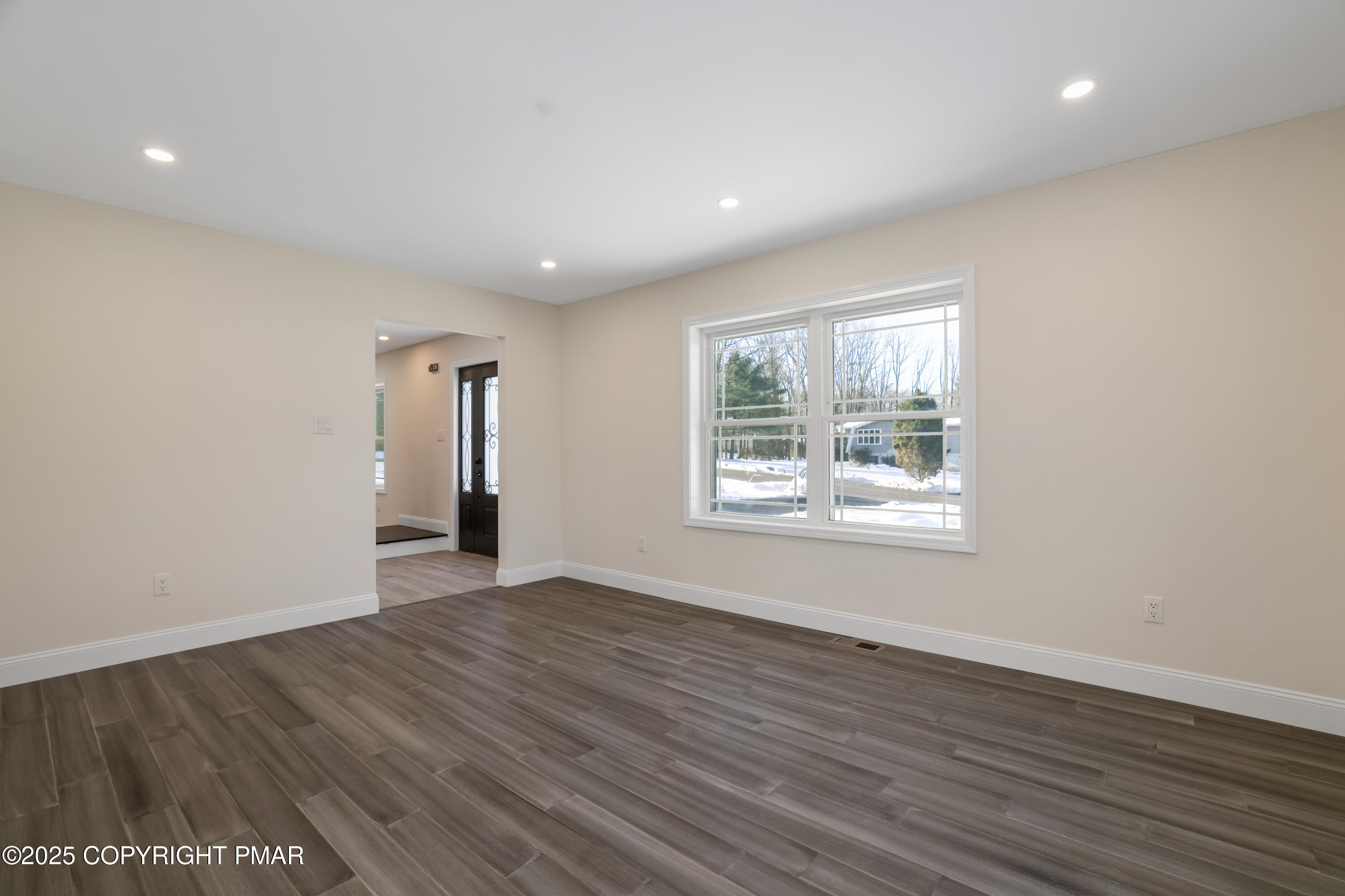 14 Stonegate Court Mount Pocono, PA 18344 - Photo 23 of 71 dining room