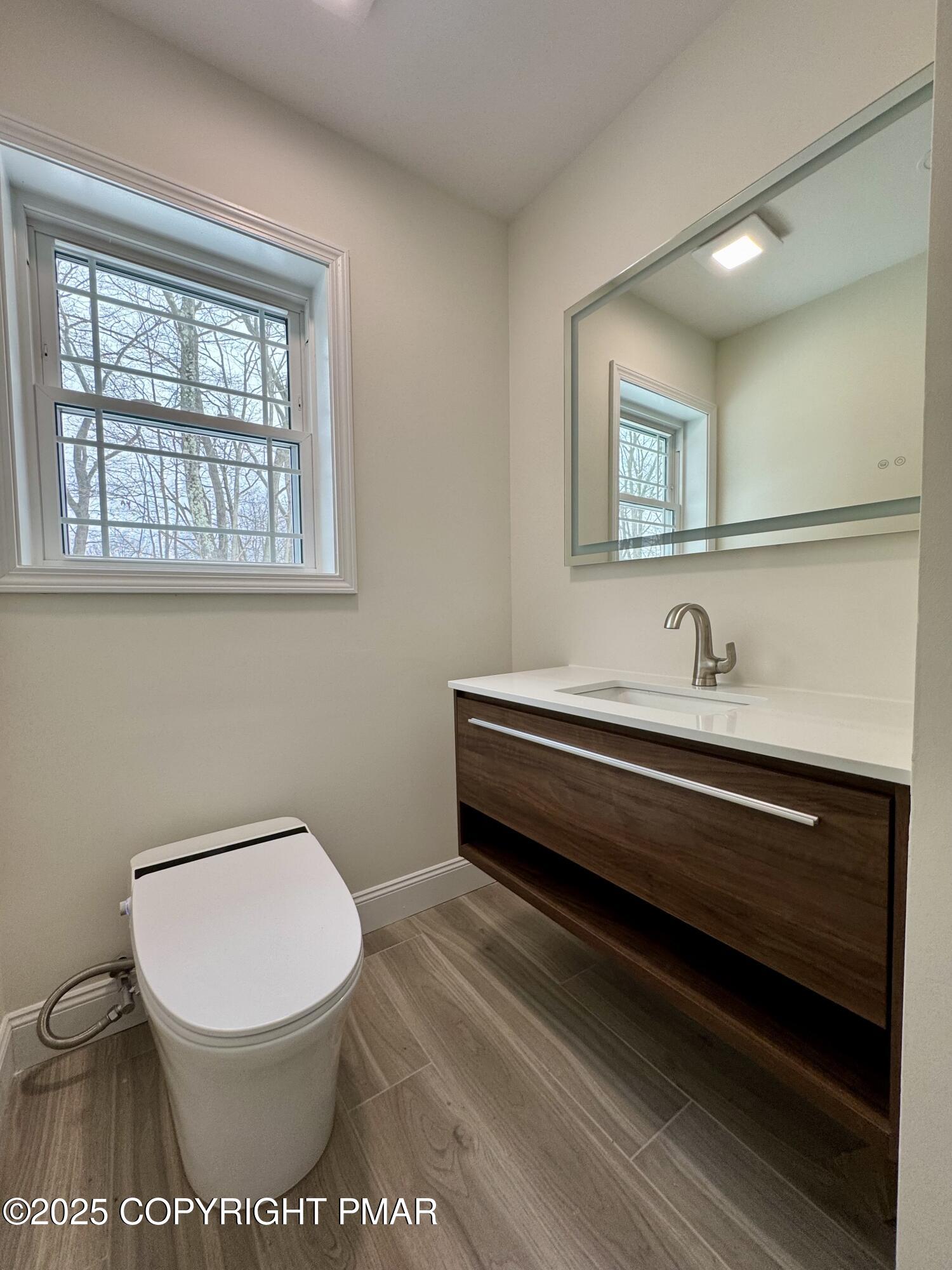 14 Stonegate Court Mount Pocono, PA 18344 - Photo 26 of 71 powder room