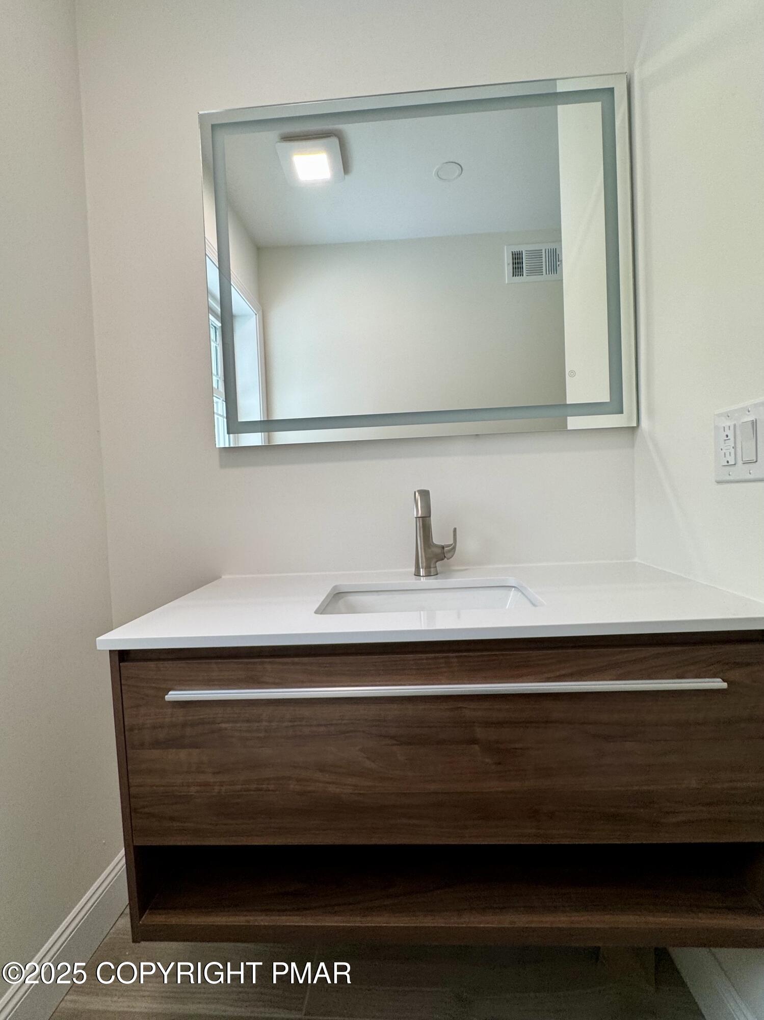 14 Stonegate Court Mount Pocono, PA 18344 - Photo 27 of 71 powder room