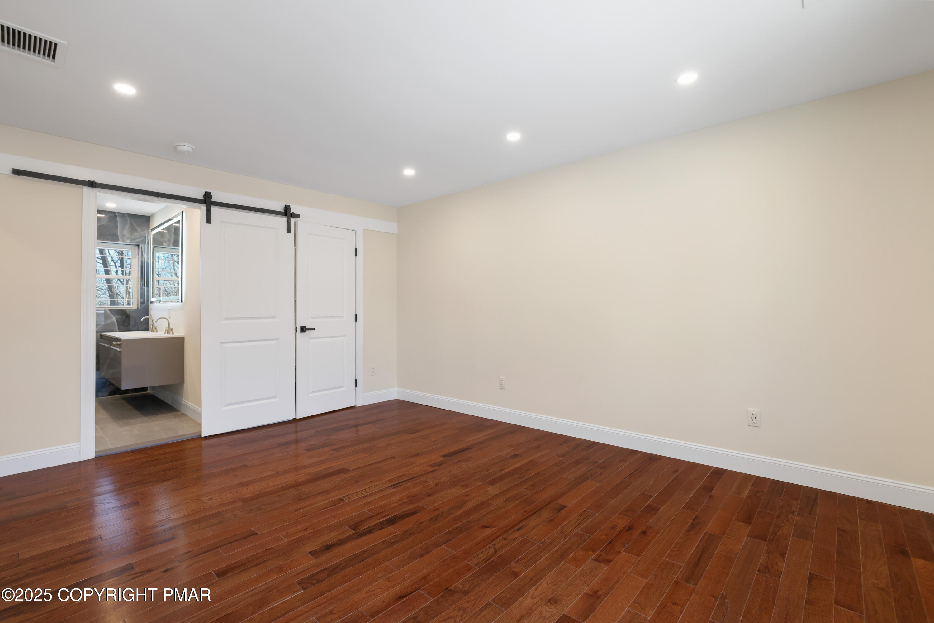 14 Stonegate Court Mount Pocono, PA 18344 - Photo 33 of 71 main bedroom