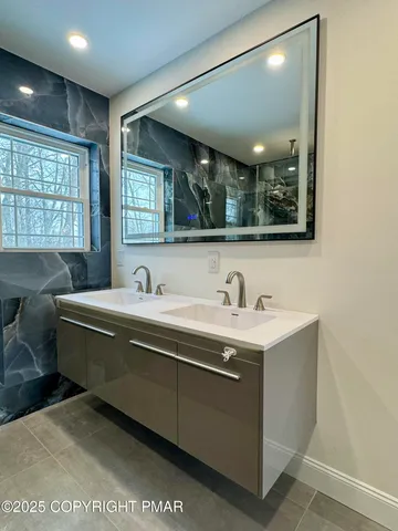 $485,000 | 14 Stonegate Court, Mount Pocono, PA 18344