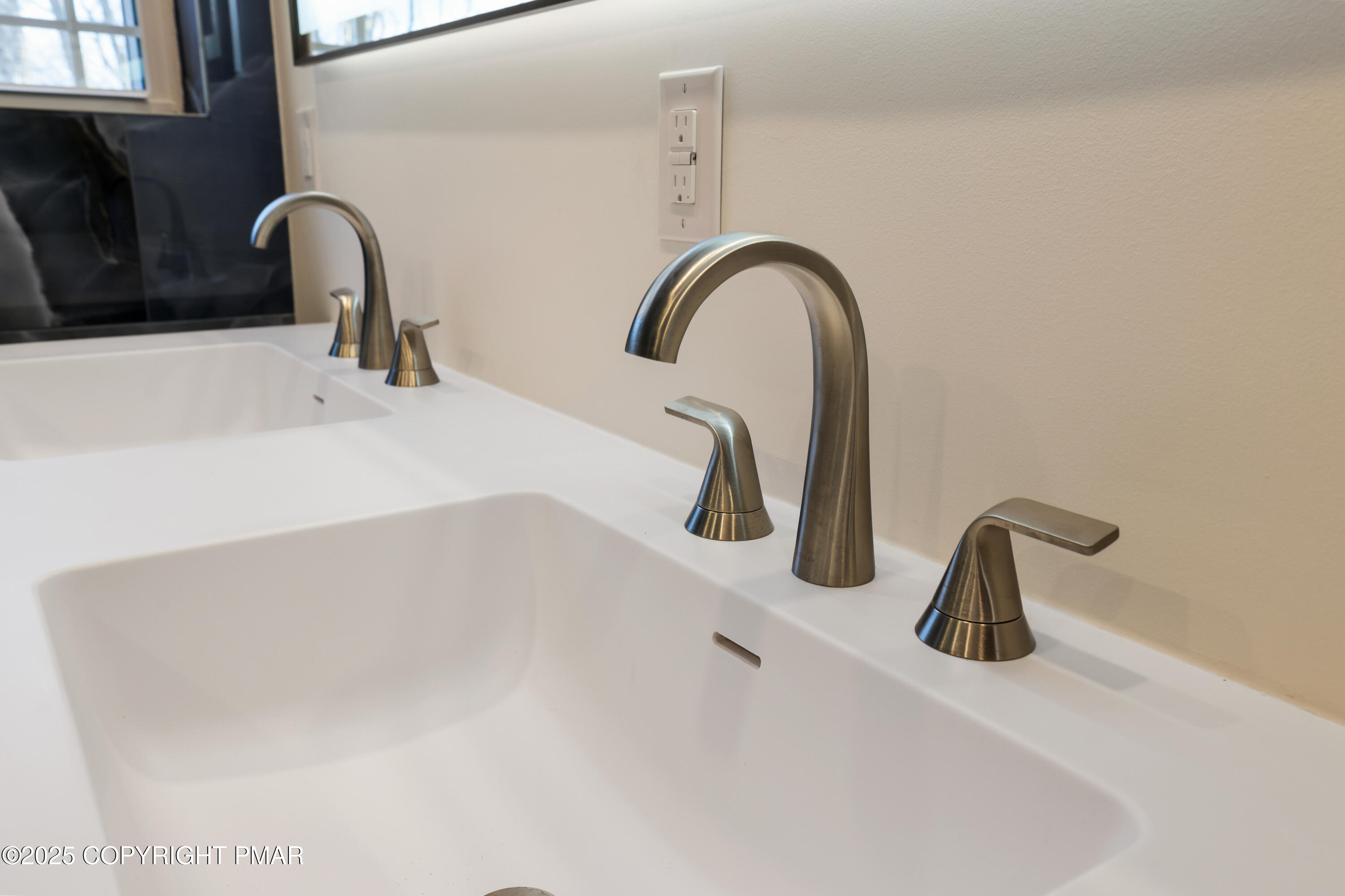 14 Stonegate Court Mount Pocono, PA 18344 - Photo 40 of 71 main bathroom