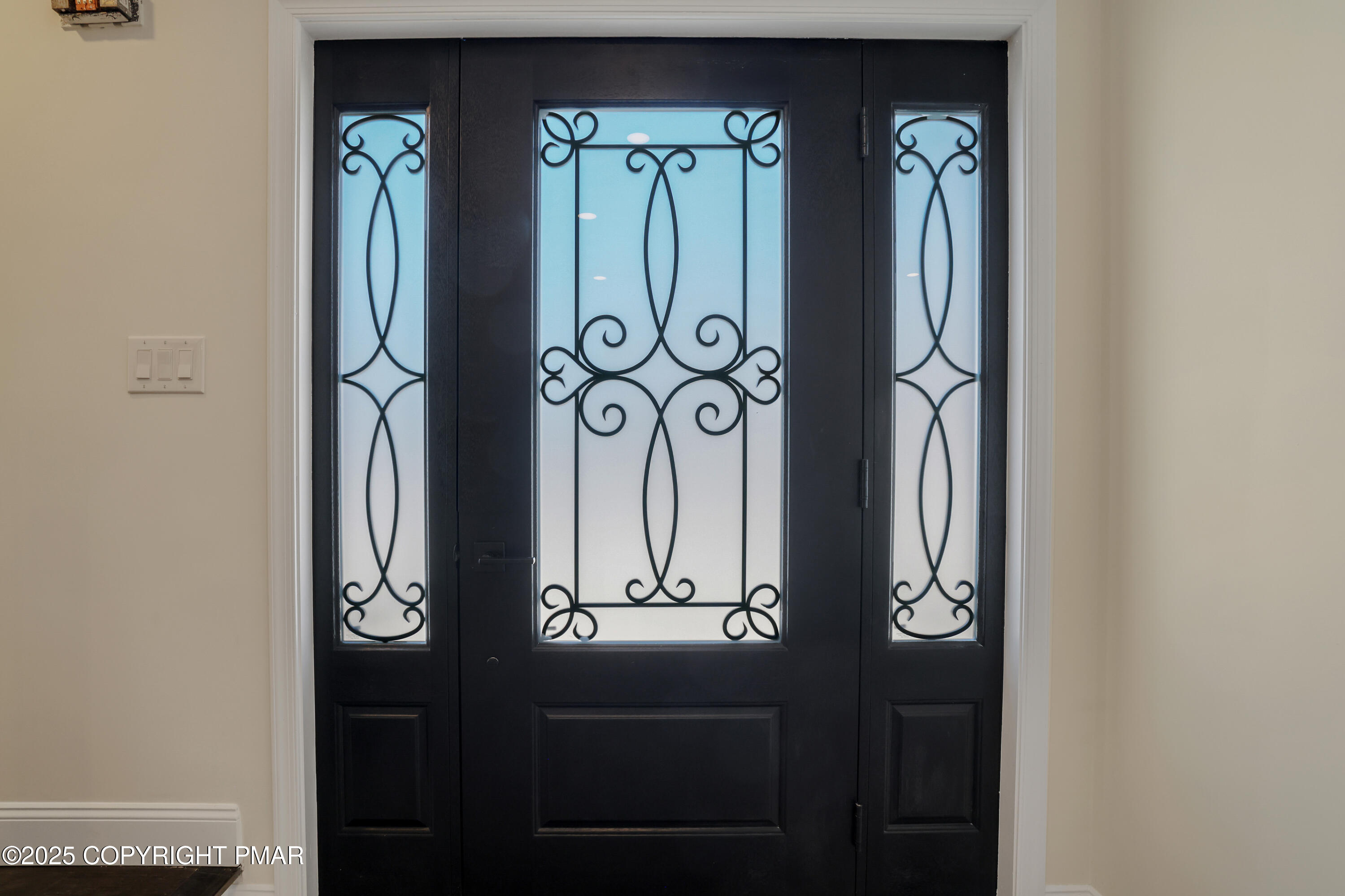 14 Stonegate Court Mount Pocono, PA 18344 - Photo 4 of 71 entrance