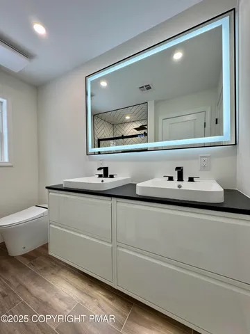 $485,000 | 14 Stonegate Court, Mount Pocono, PA 18344