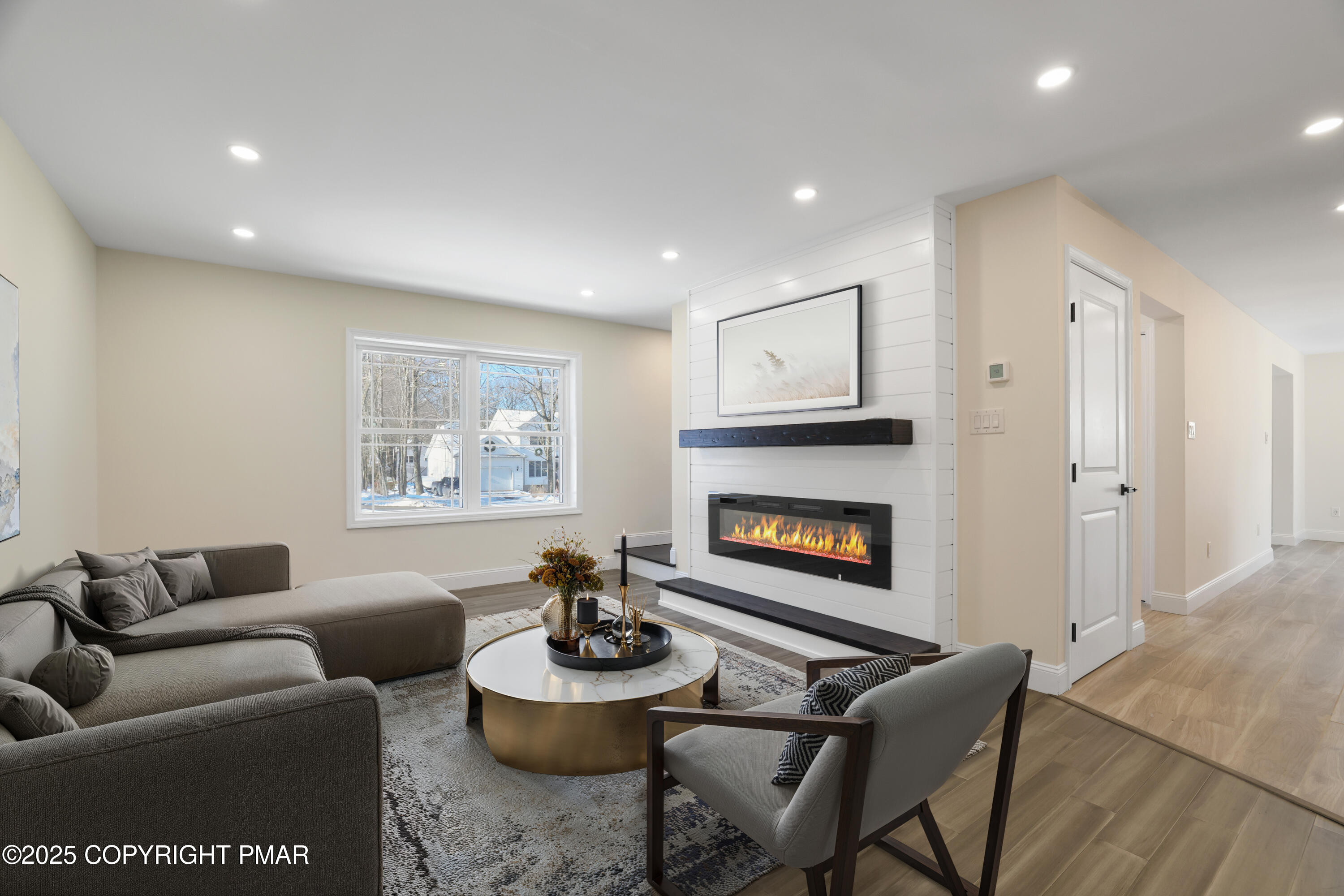 14 Stonegate Court Mount Pocono, PA 18344 - Photo 5 of 71 staged living room