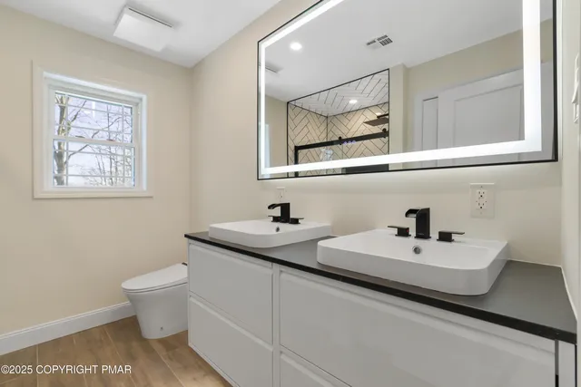 $485,000 | 14 Stonegate Court, Mount Pocono, PA 18344