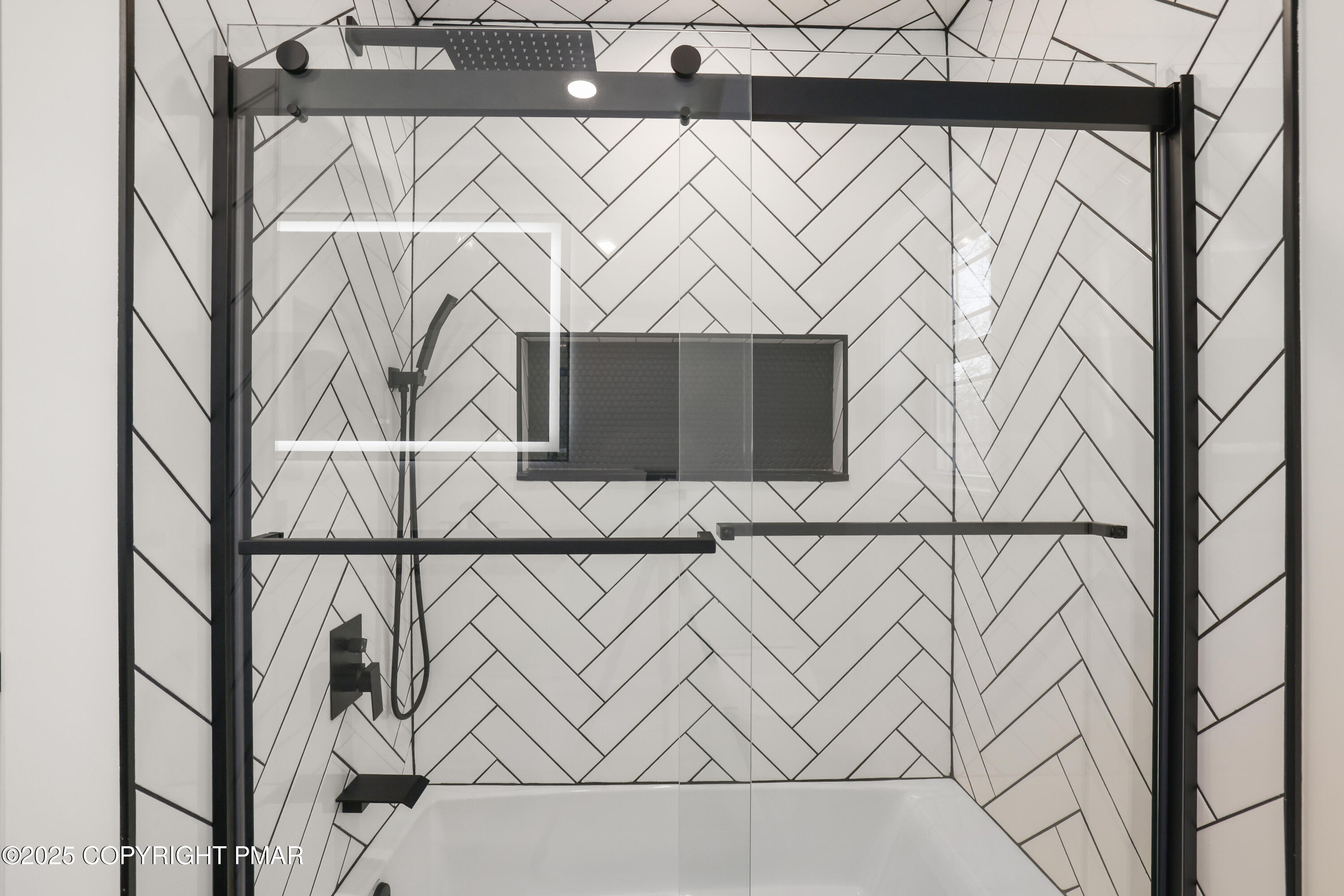 14 Stonegate Court Mount Pocono, PA 18344 - Photo 52 of 71 bath2