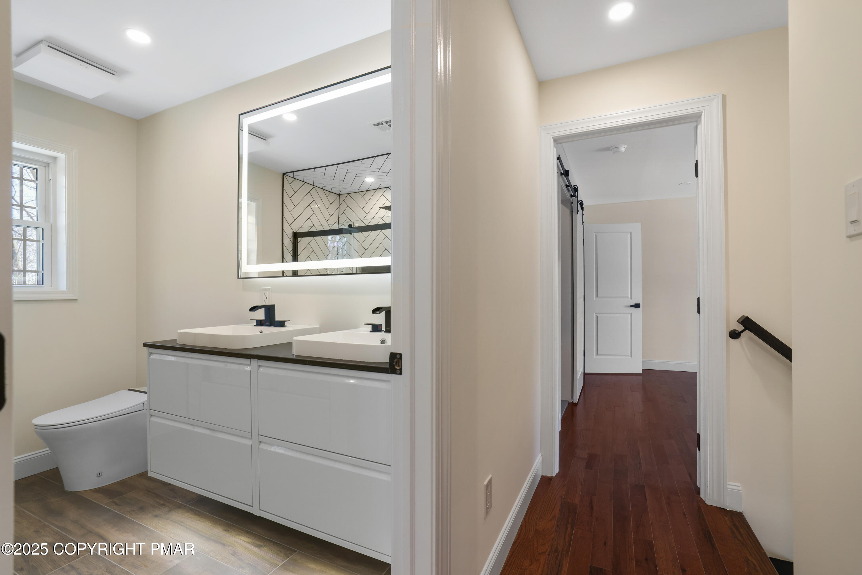 14 Stonegate Court Mount Pocono, PA 18344 - Photo 53 of 71 bath2