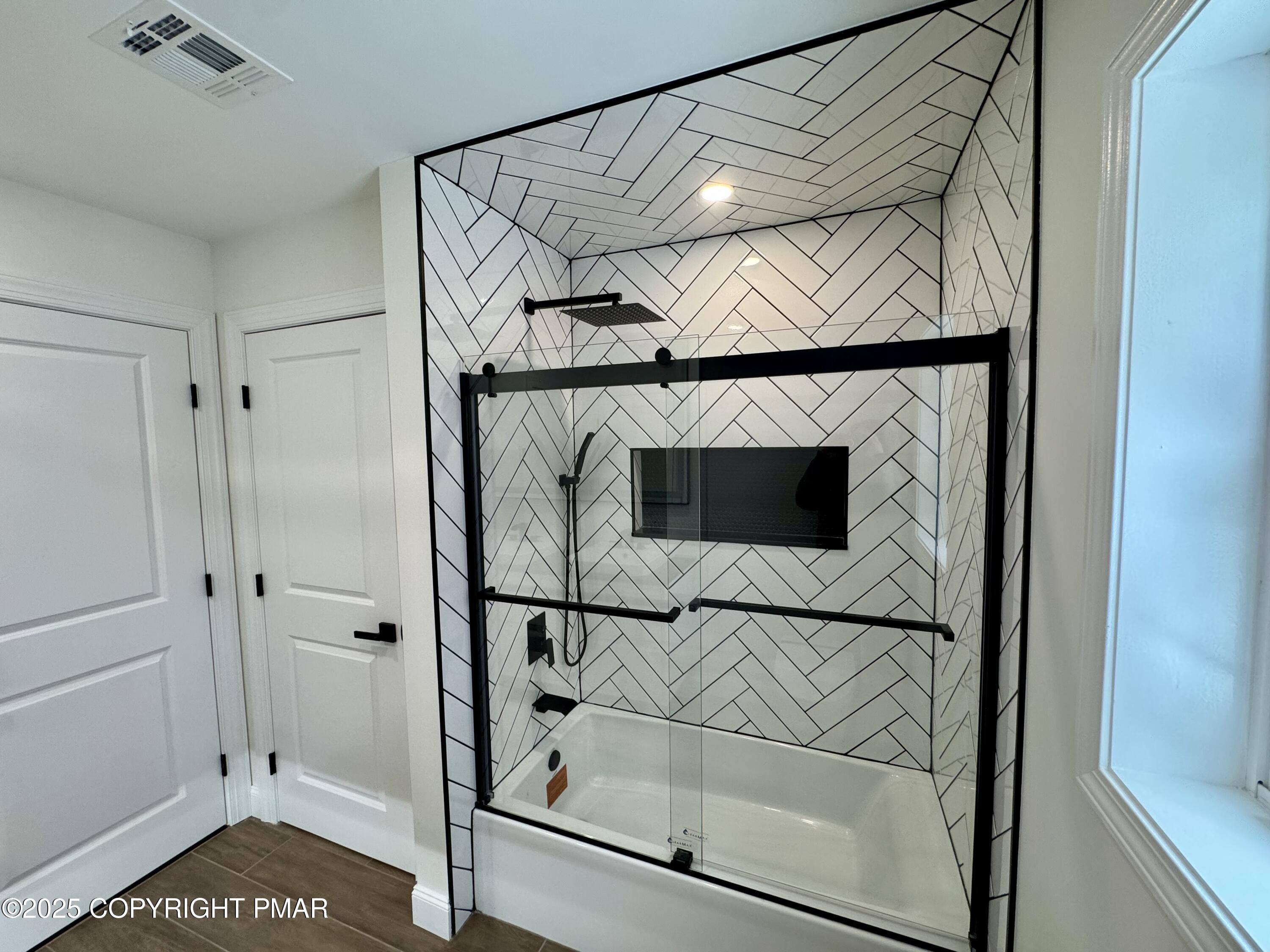 14 Stonegate Court Mount Pocono, PA 18344 - Photo 55 of 71 shower