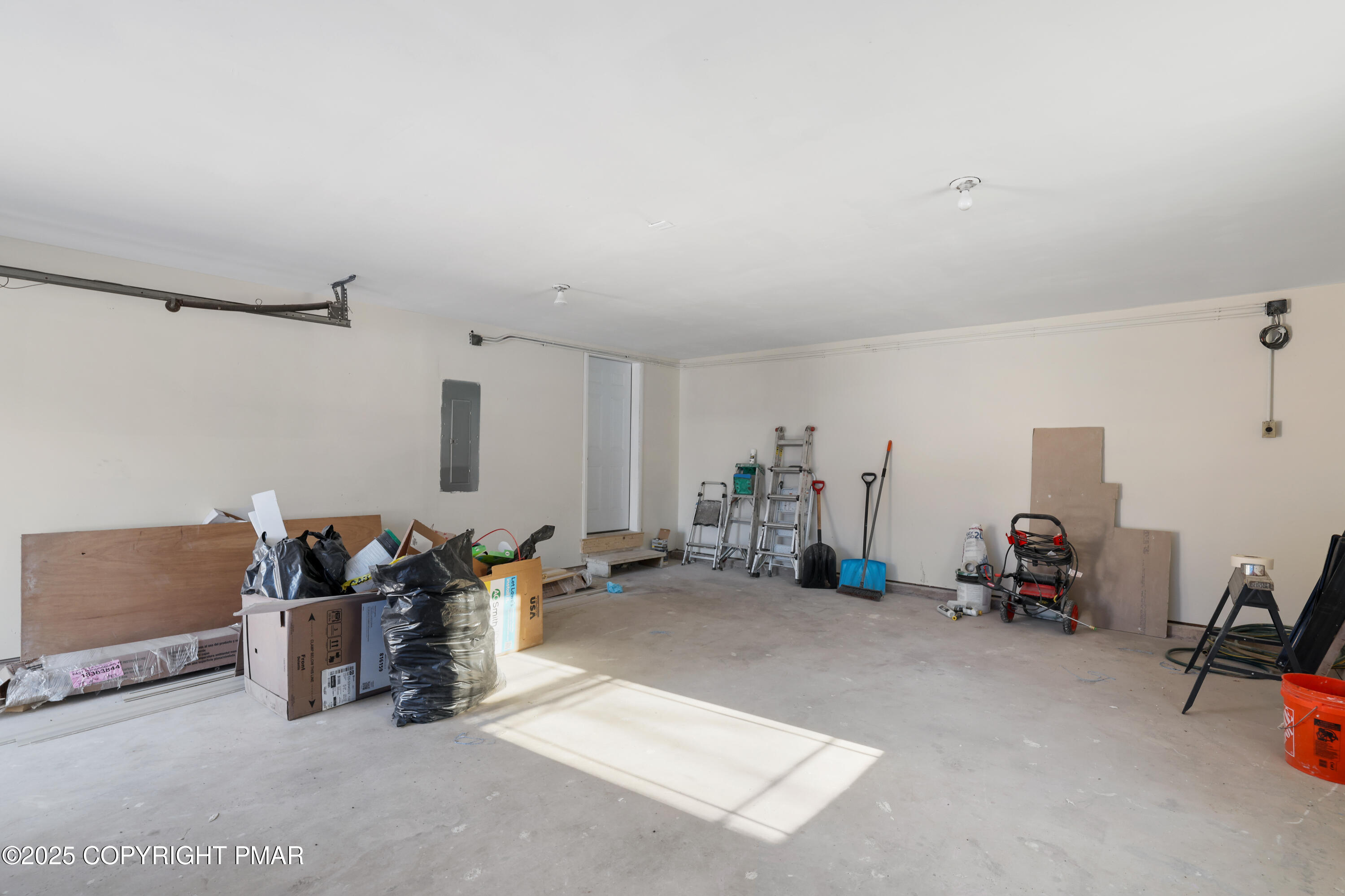 14 Stonegate Court Mount Pocono, PA 18344 - Photo 60 of 71 garage