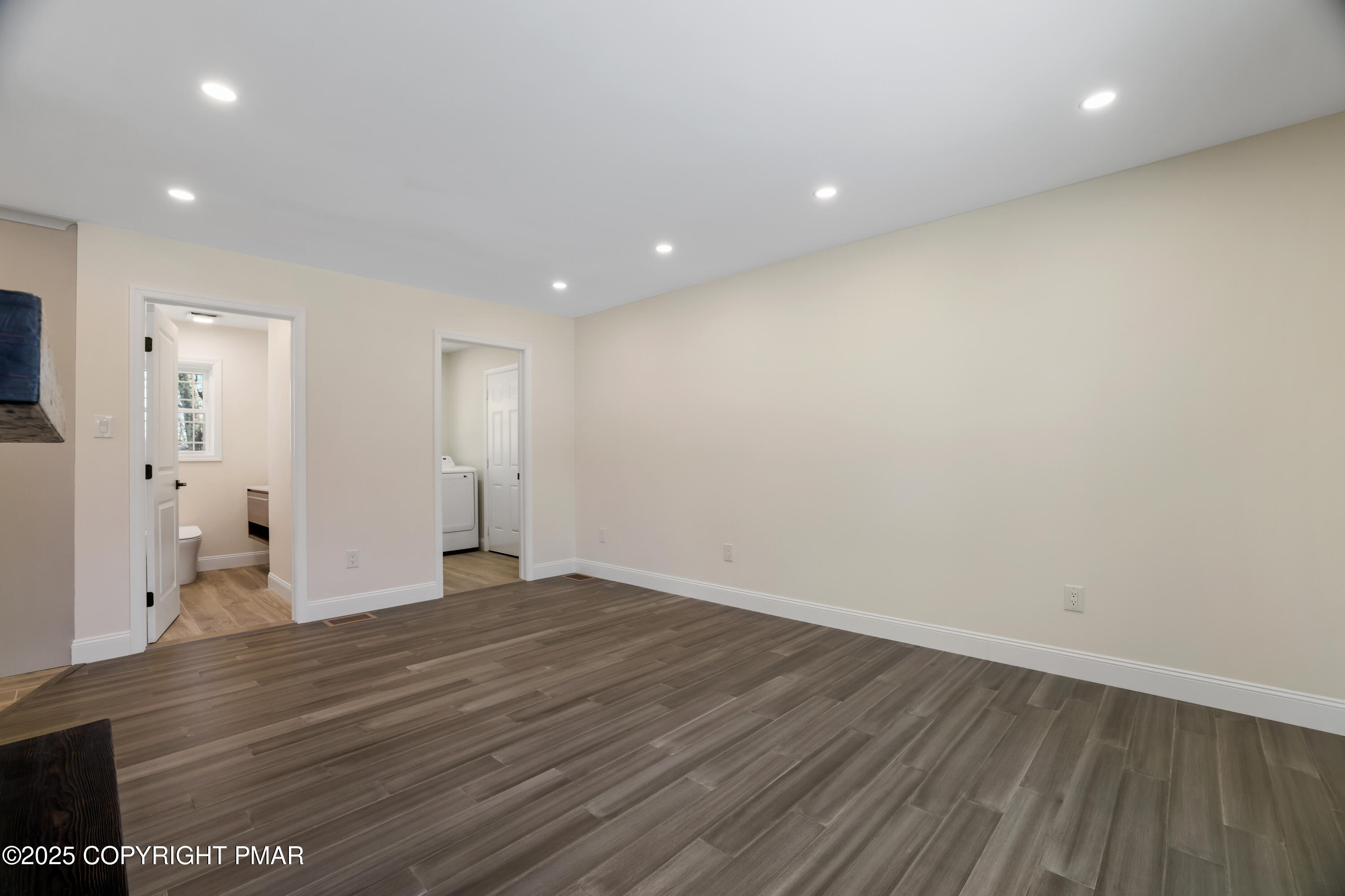 14 Stonegate Court Mount Pocono, PA 18344 - Photo 9 of 71 living room