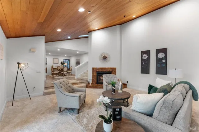 $1,099,000 | 960 Wild Oak Drive, Santa Rosa, CA 95409