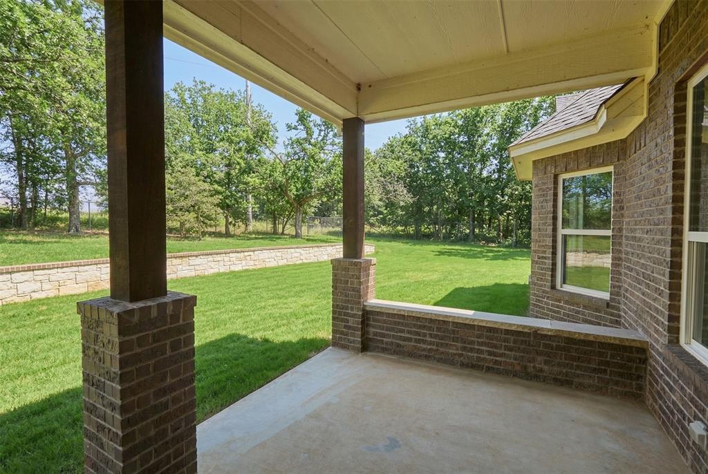 306 Garden Court Springtown, TX 76082 - Photo 9 of 39