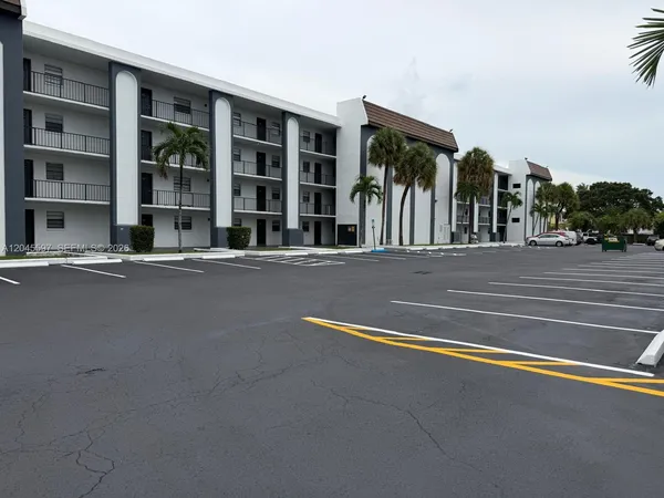 $1,949 | 2111 Northwest 55th Avenue, Unit 211, Lauderhill, FL 33313