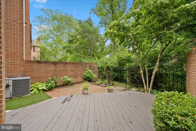 $1,048,000 | 4516 4th Road North, Arlington, VA 22203