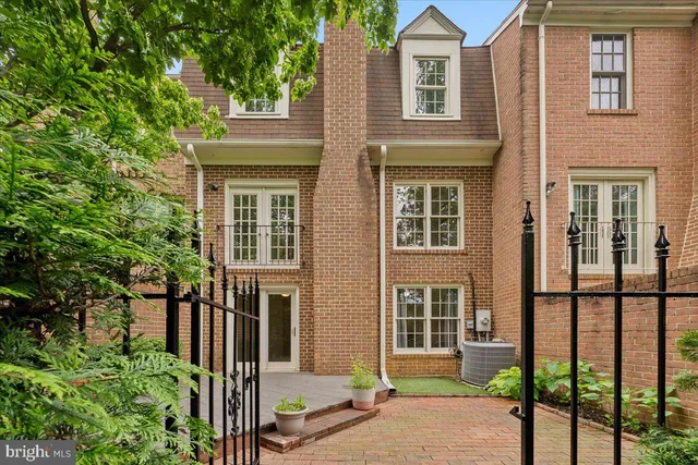 $1,048,000 | 4516 4th Road North, Arlington, VA 22203