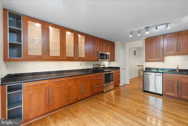 $1,048,000 | 4516 4th Road North, Arlington, VA 22203